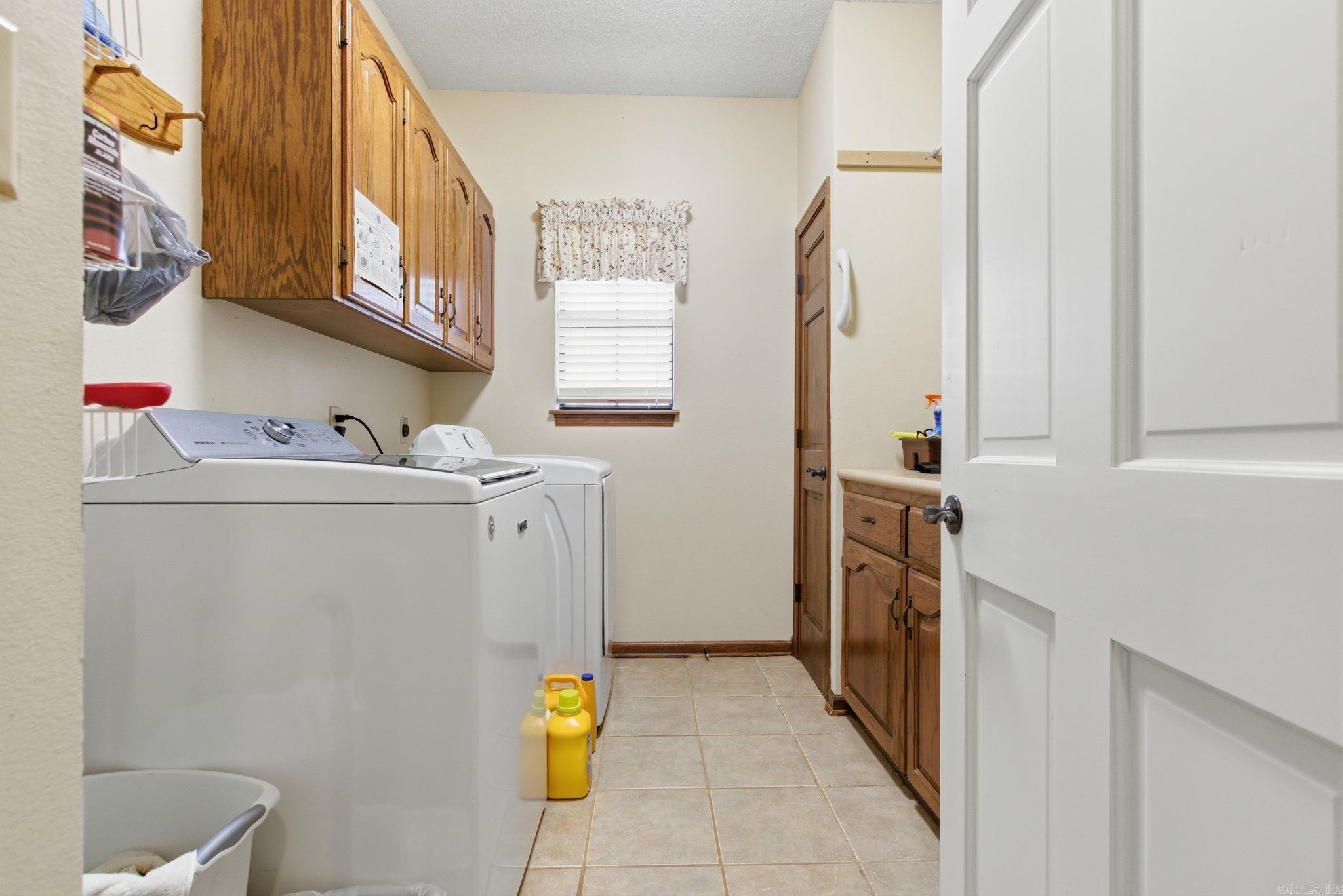 208 Summerfield Dr.  Bryant, AR