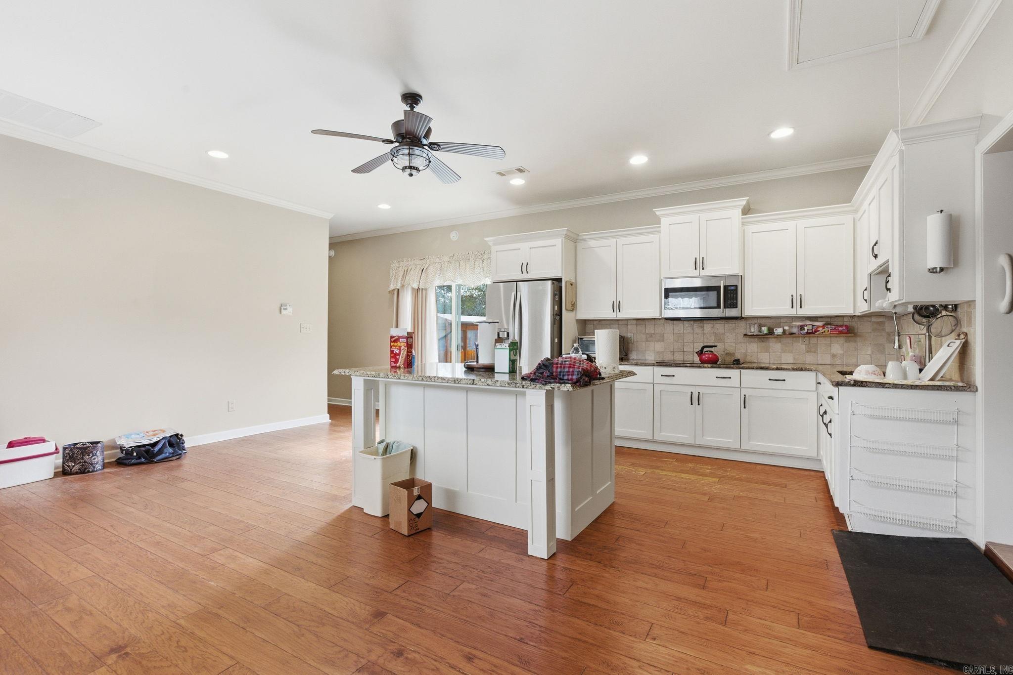 208 Summerfield Dr.  Bryant, AR