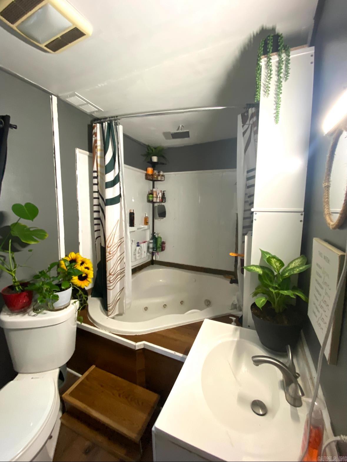 1801 Bishop Warren Drive Little Rock, AR 72204