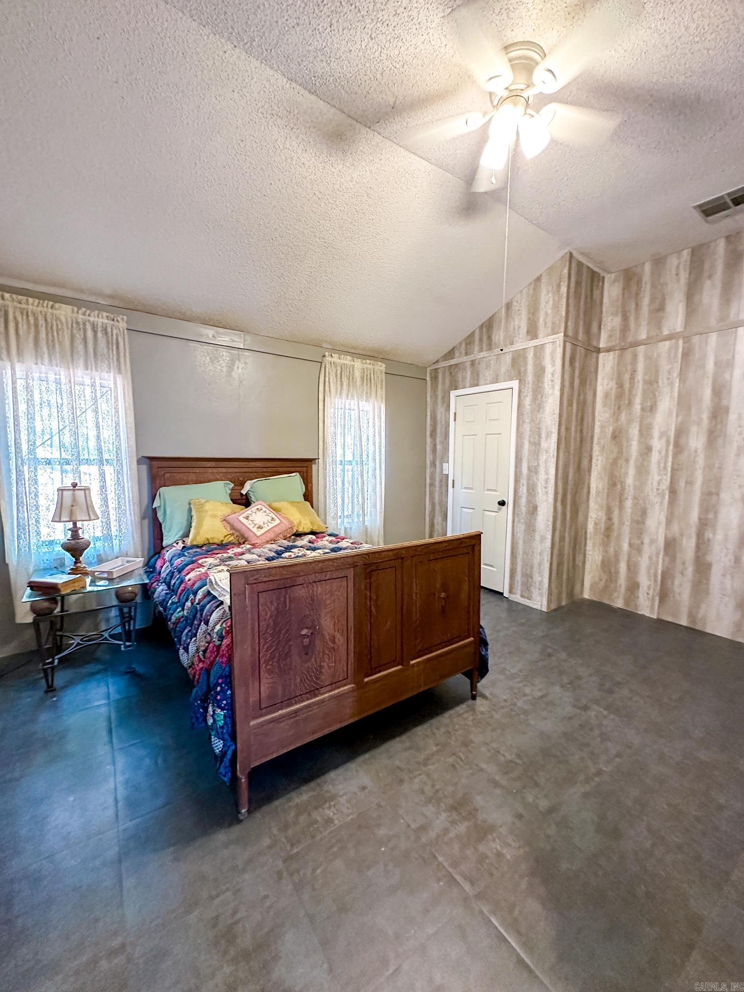 4149 Henderson Road  Clinton, AR