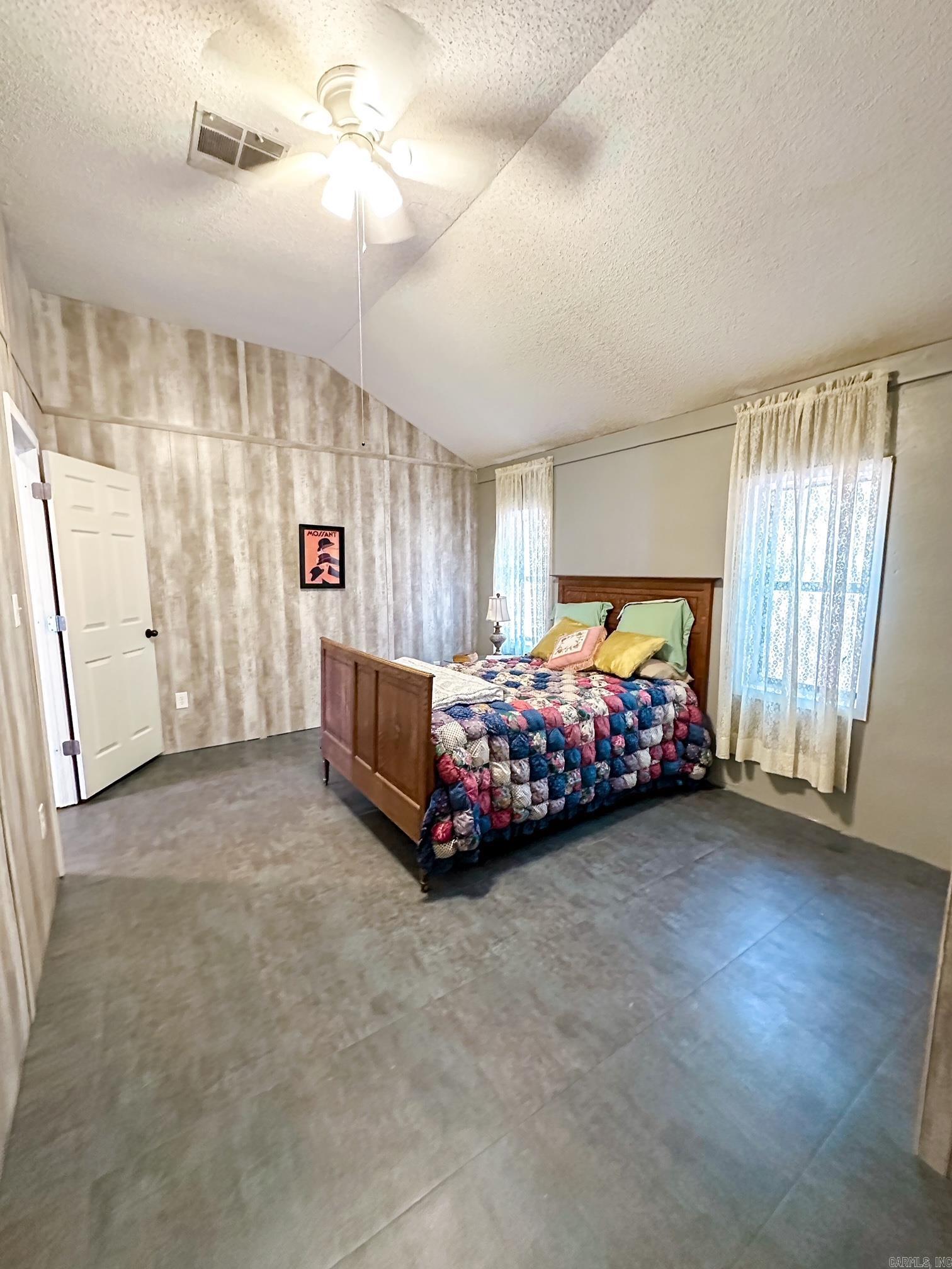 4149 Henderson Road  Clinton, AR