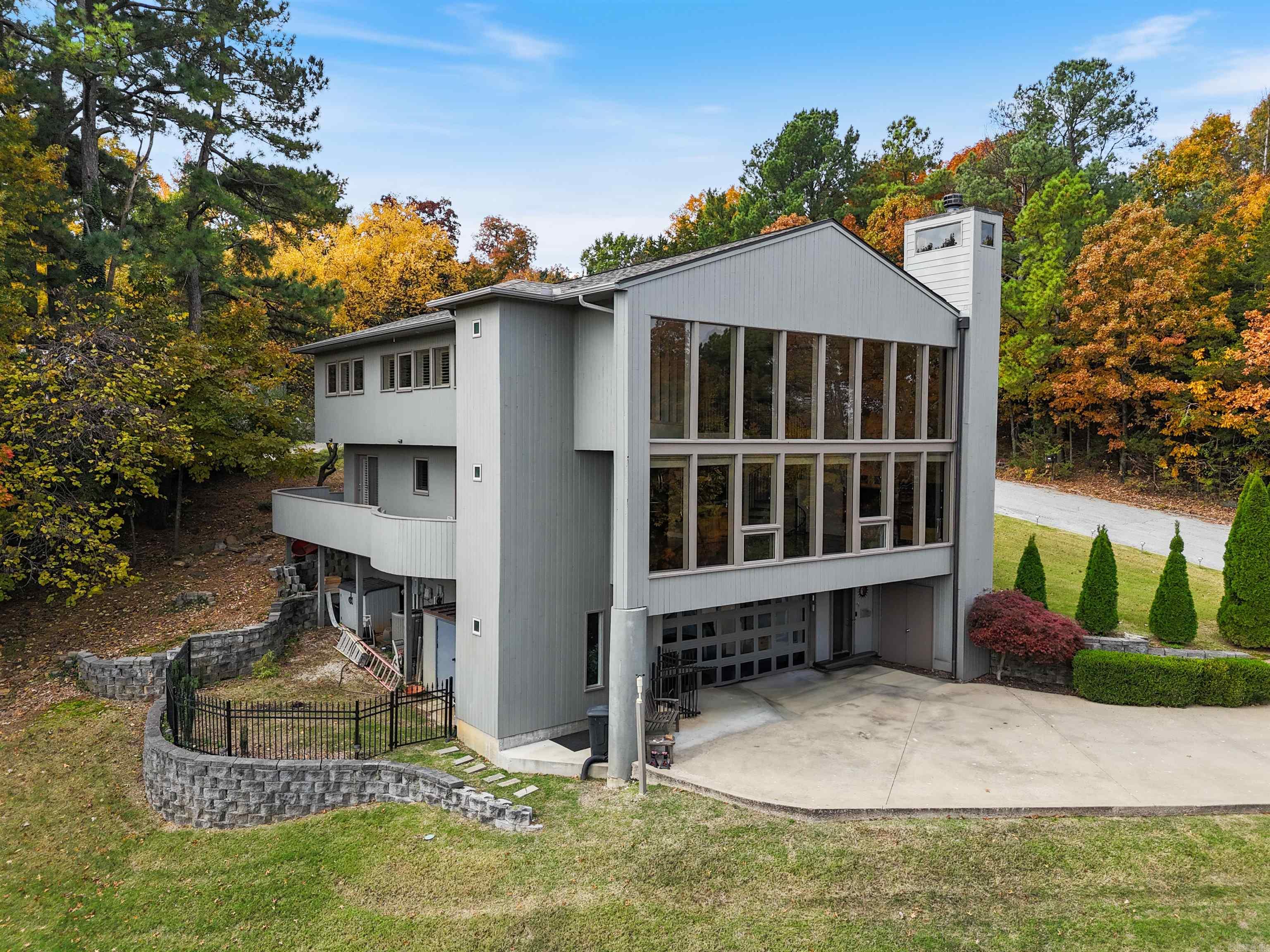 1140 E Lakefront Drive  Fayetteville, AR