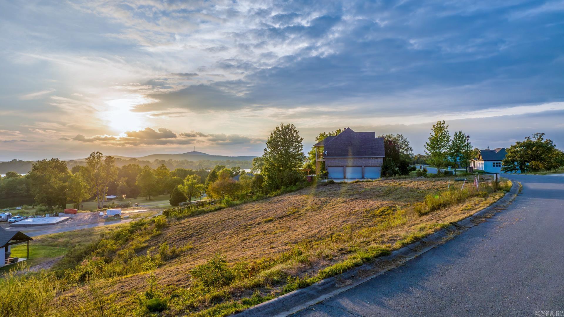 83 W River Road  Mayflower, AR