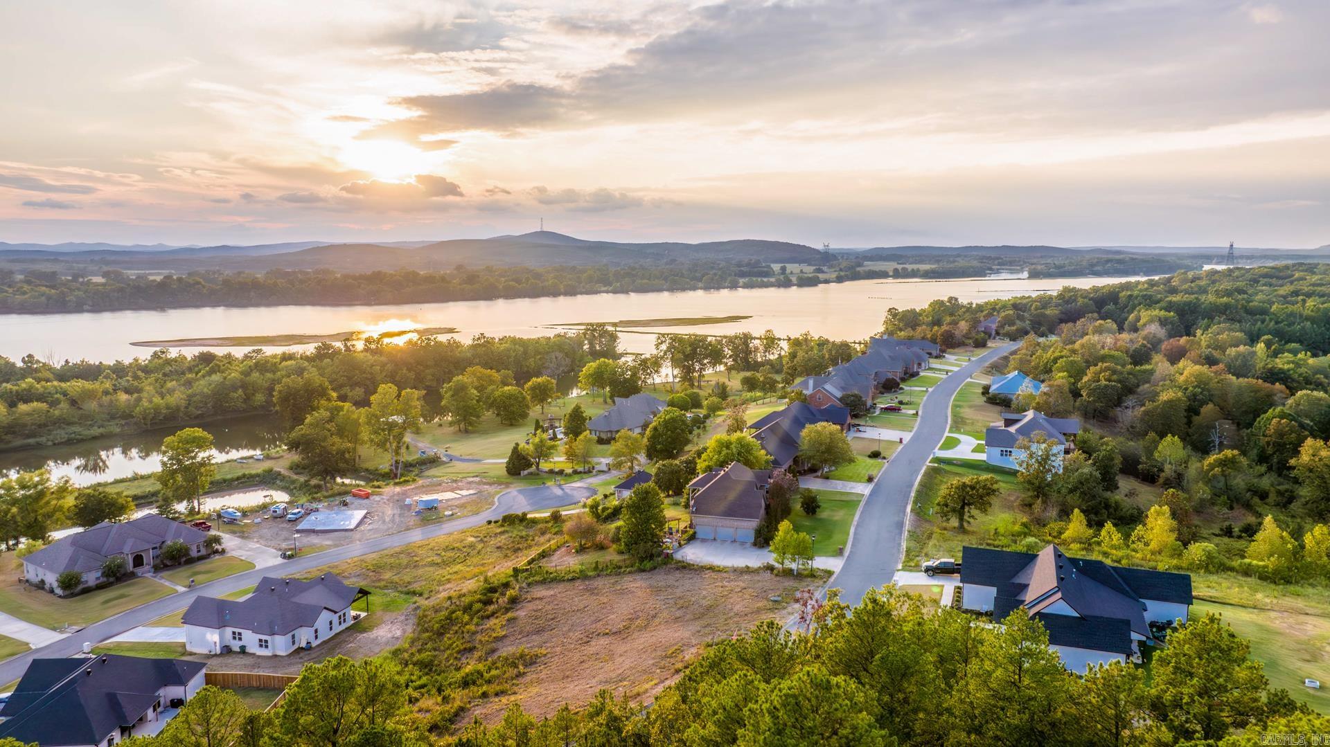 83 W River Road  Mayflower, AR