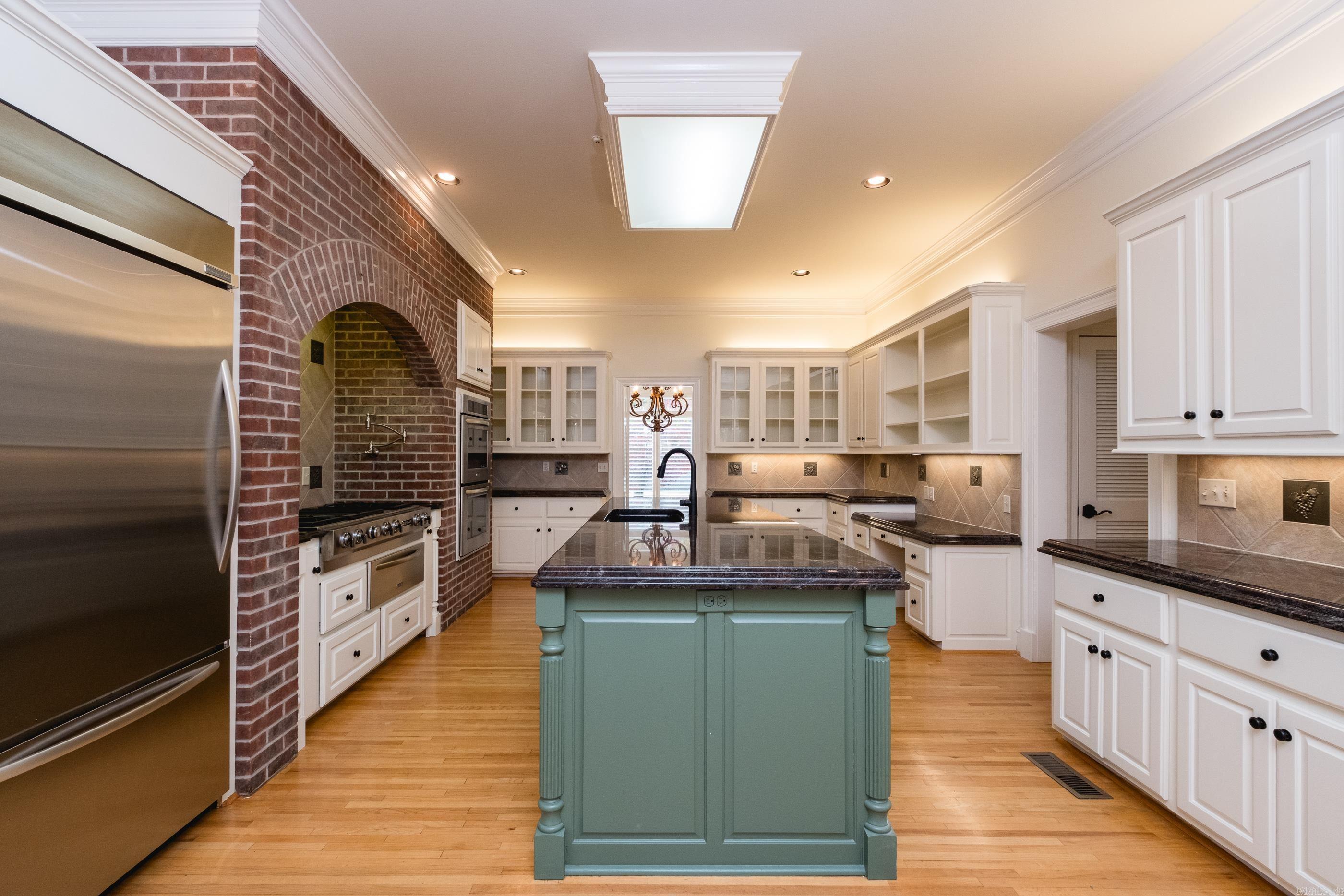 18 Chenal Cir  Little Rock, AR