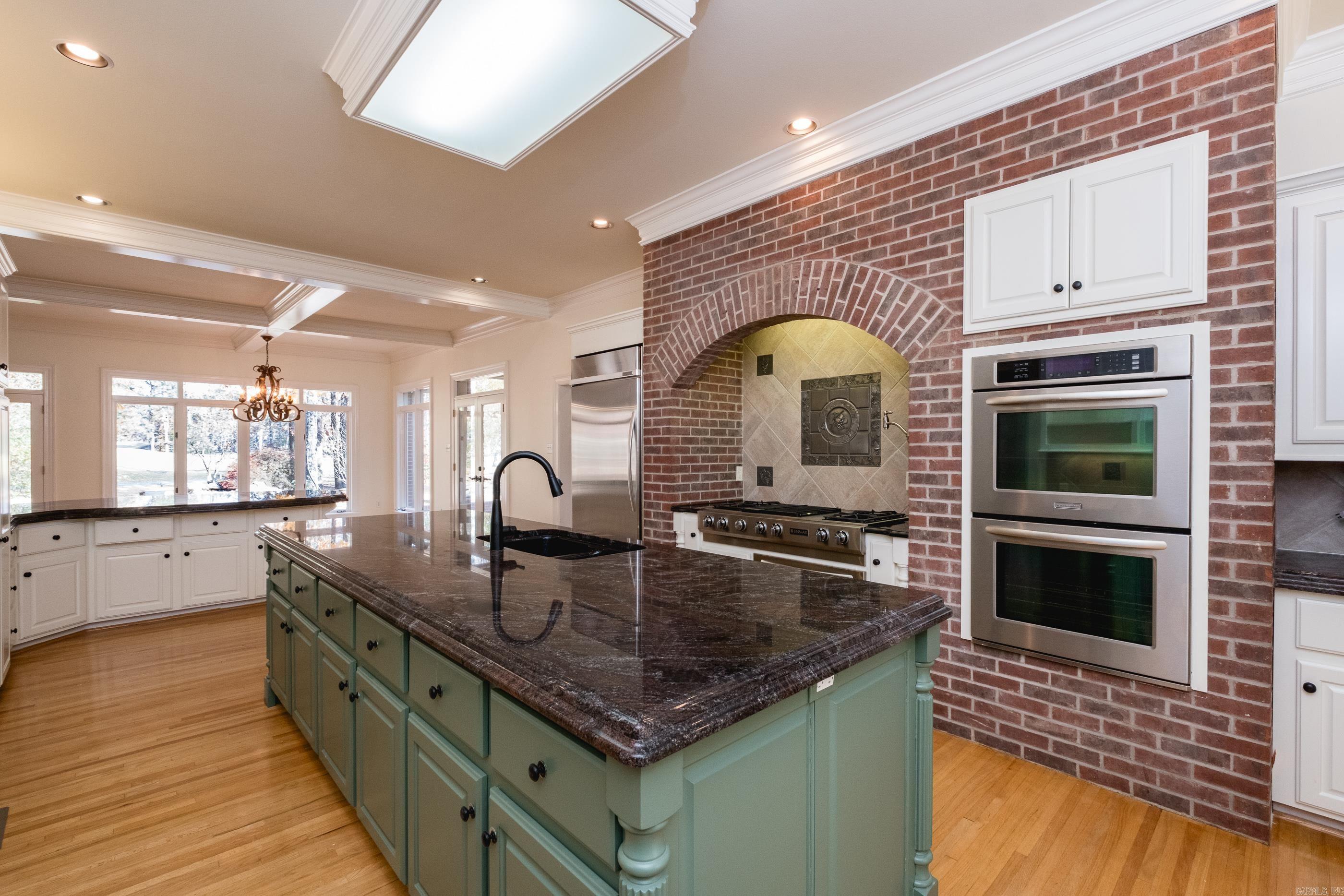 18 Chenal Cir  Little Rock, AR