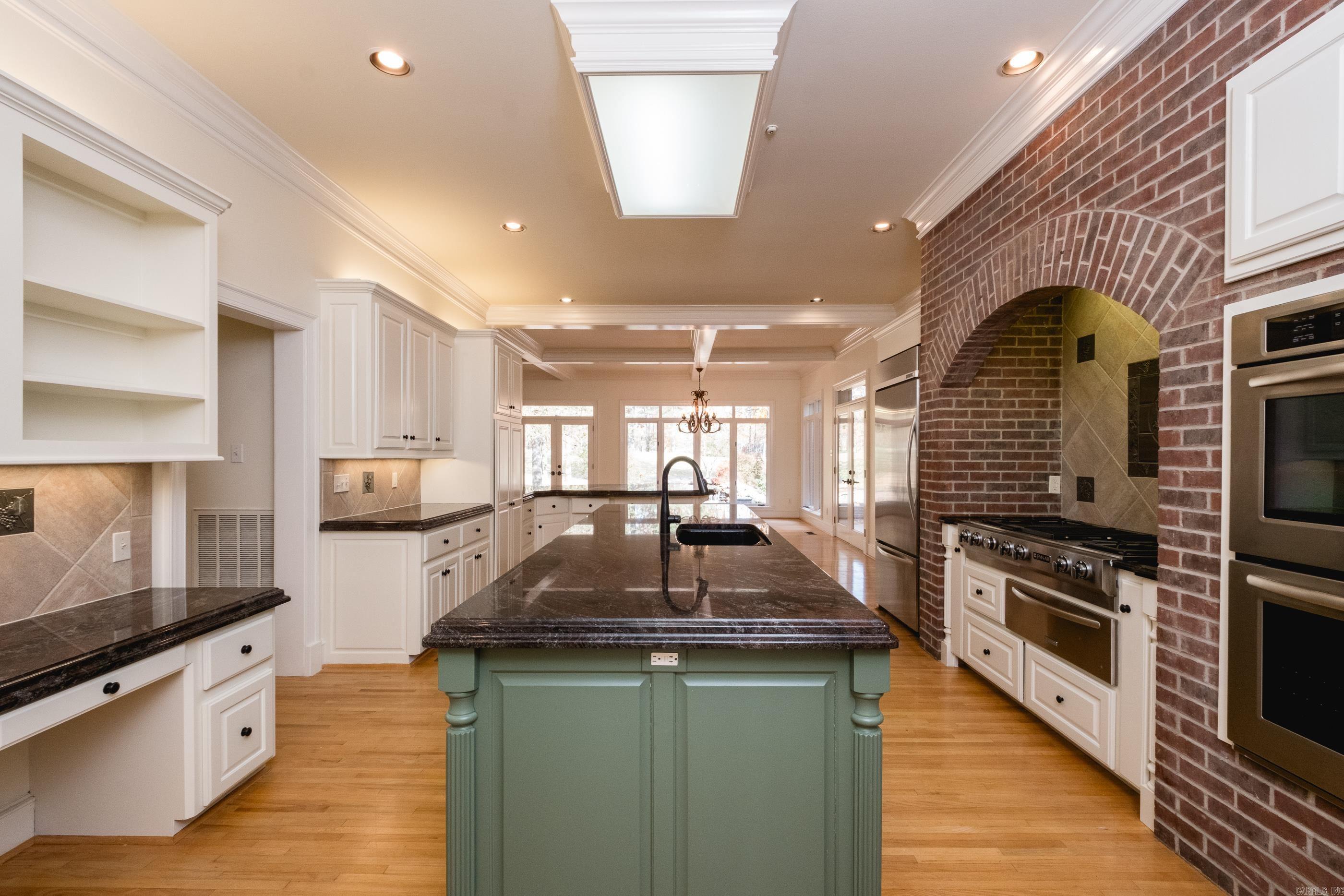 18 Chenal Cir  Little Rock, AR