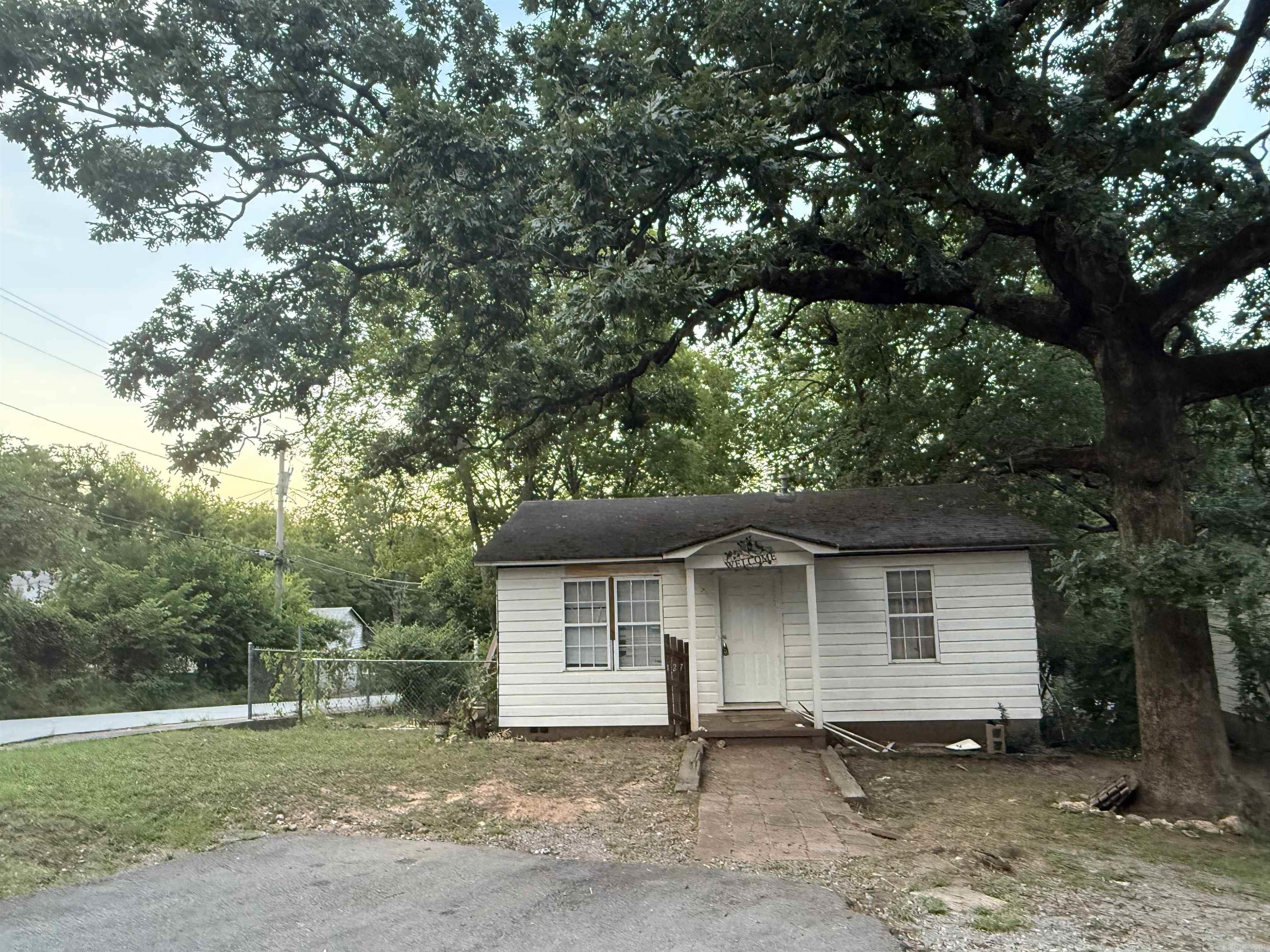 127 N Schiller  Little Rock, AR