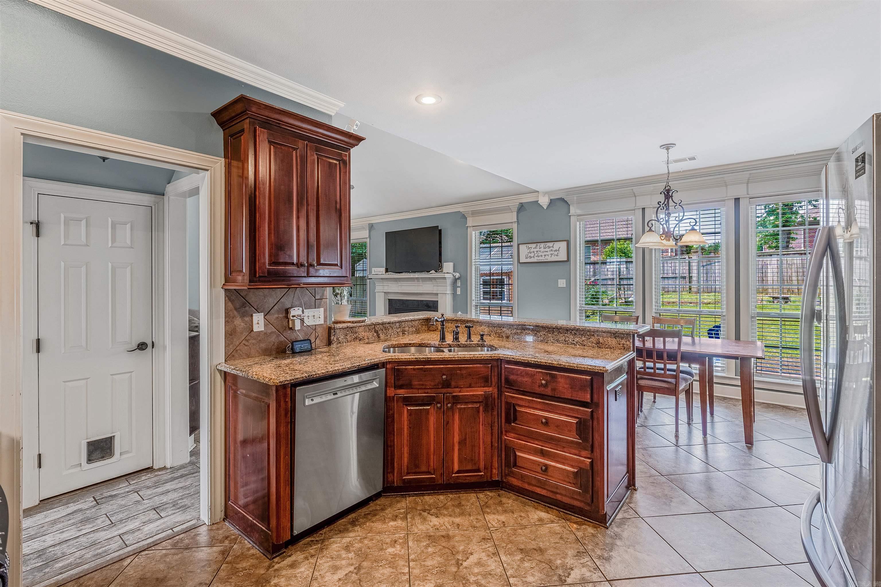 7416 Glenn Hills Dr  Sherwood, AR