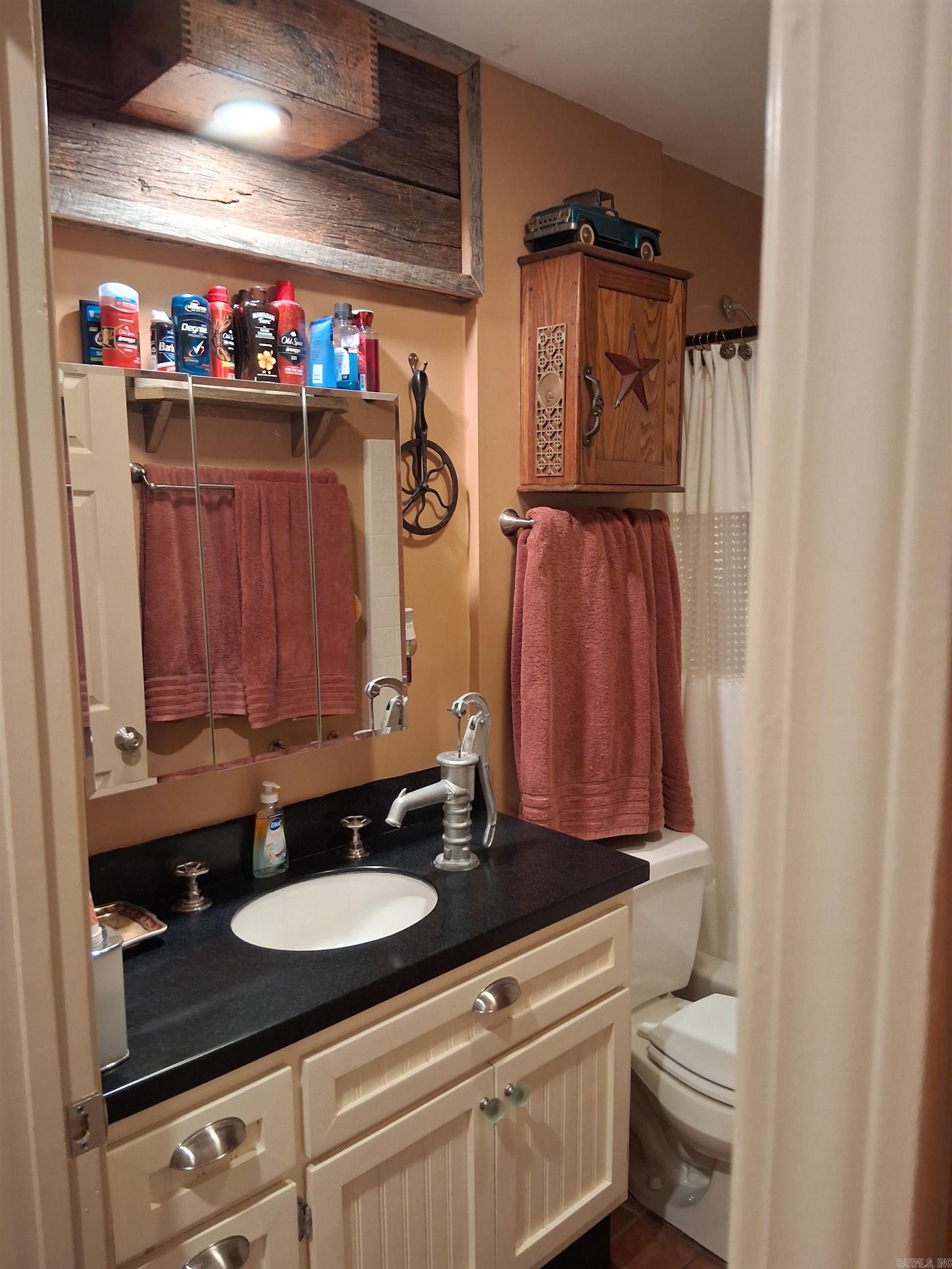 20686 Distress Creek Rd  Harrisburg, AR