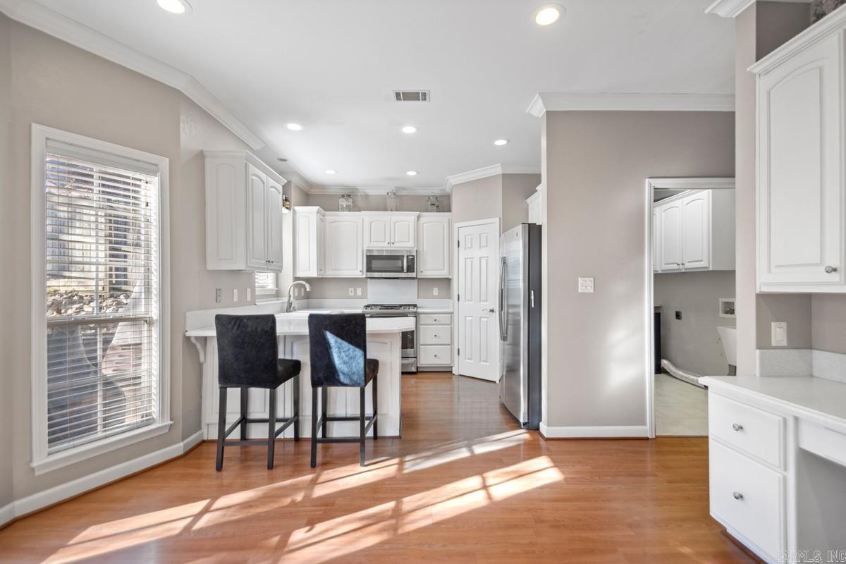 44 W Point Dr  Maumelle, AR