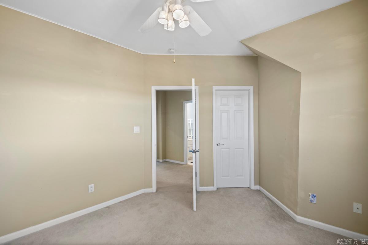 44 W Point Dr  Maumelle, AR