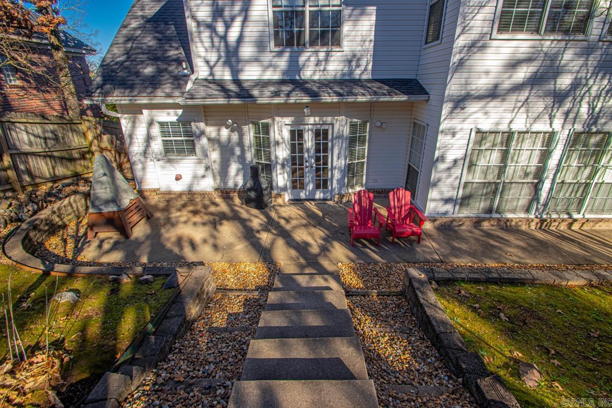 44 W Point Dr  Maumelle, AR