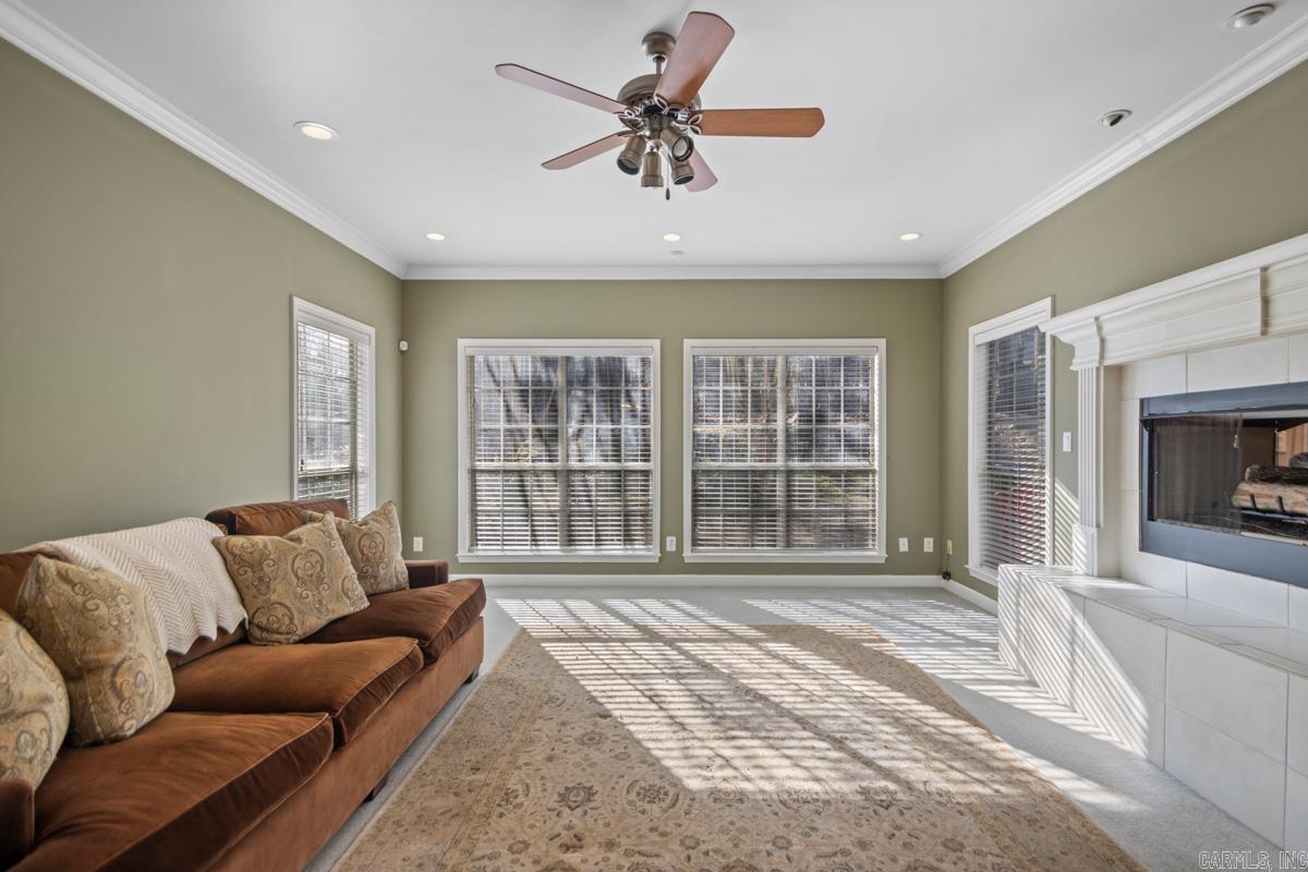 44 W Point Dr  Maumelle, AR