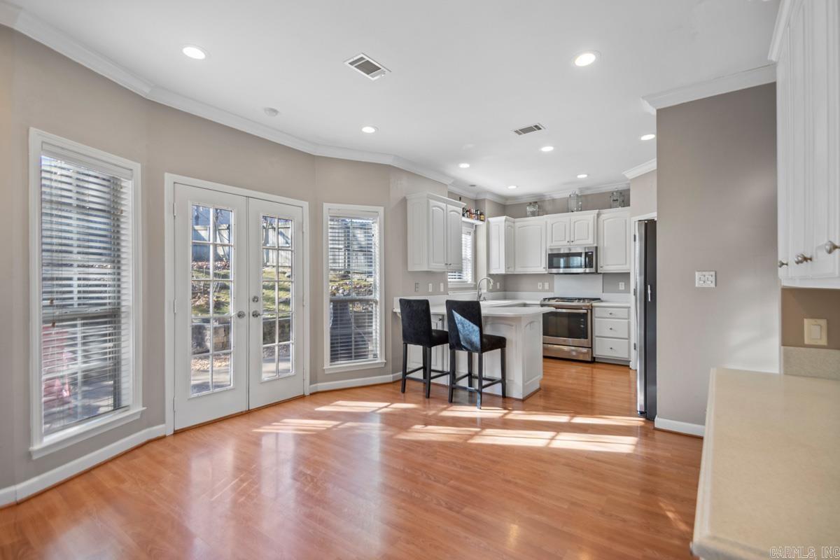 44 W Point Dr  Maumelle, AR