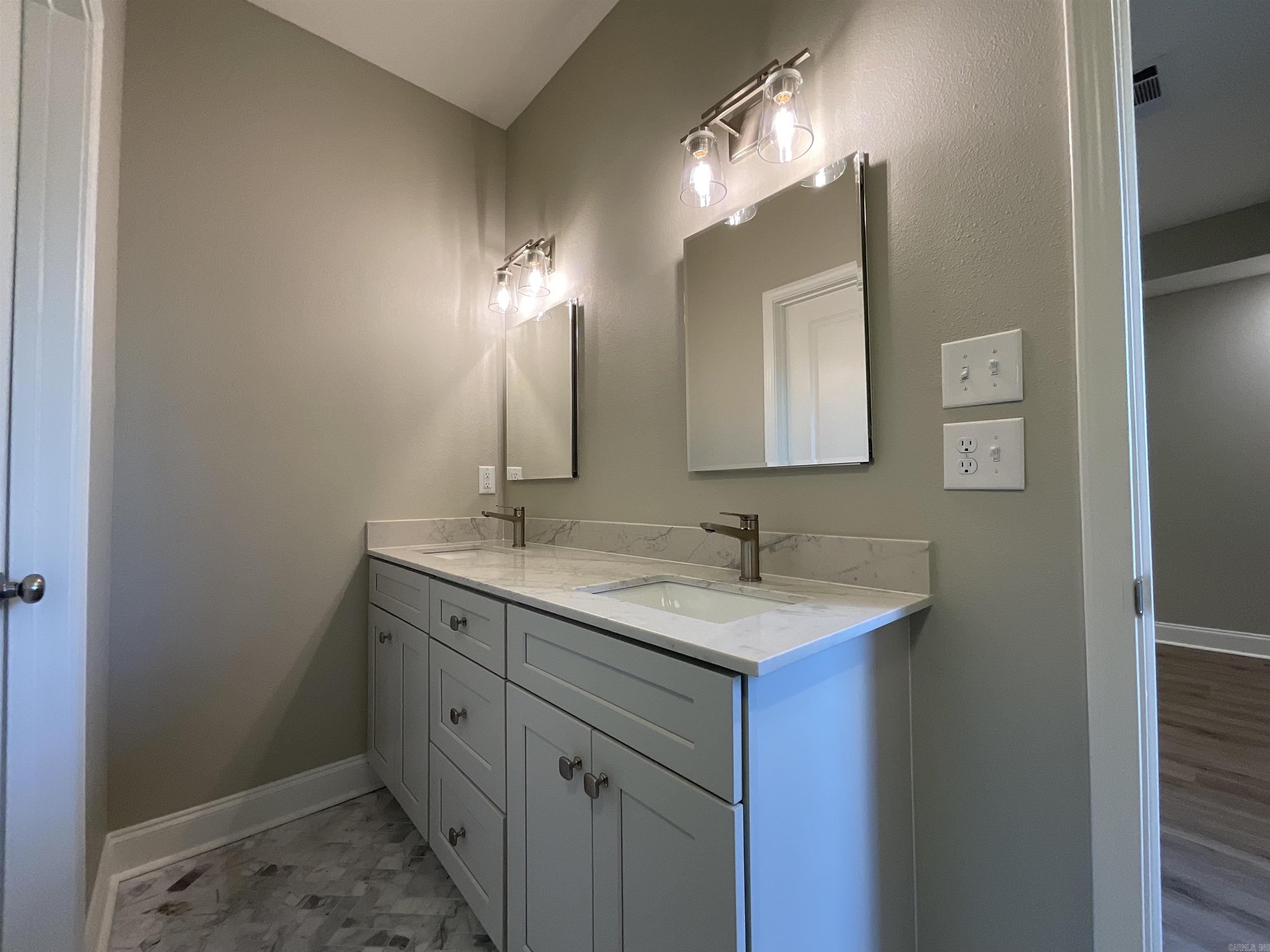 1007 N Jeff Davis  Jacksonville, AR