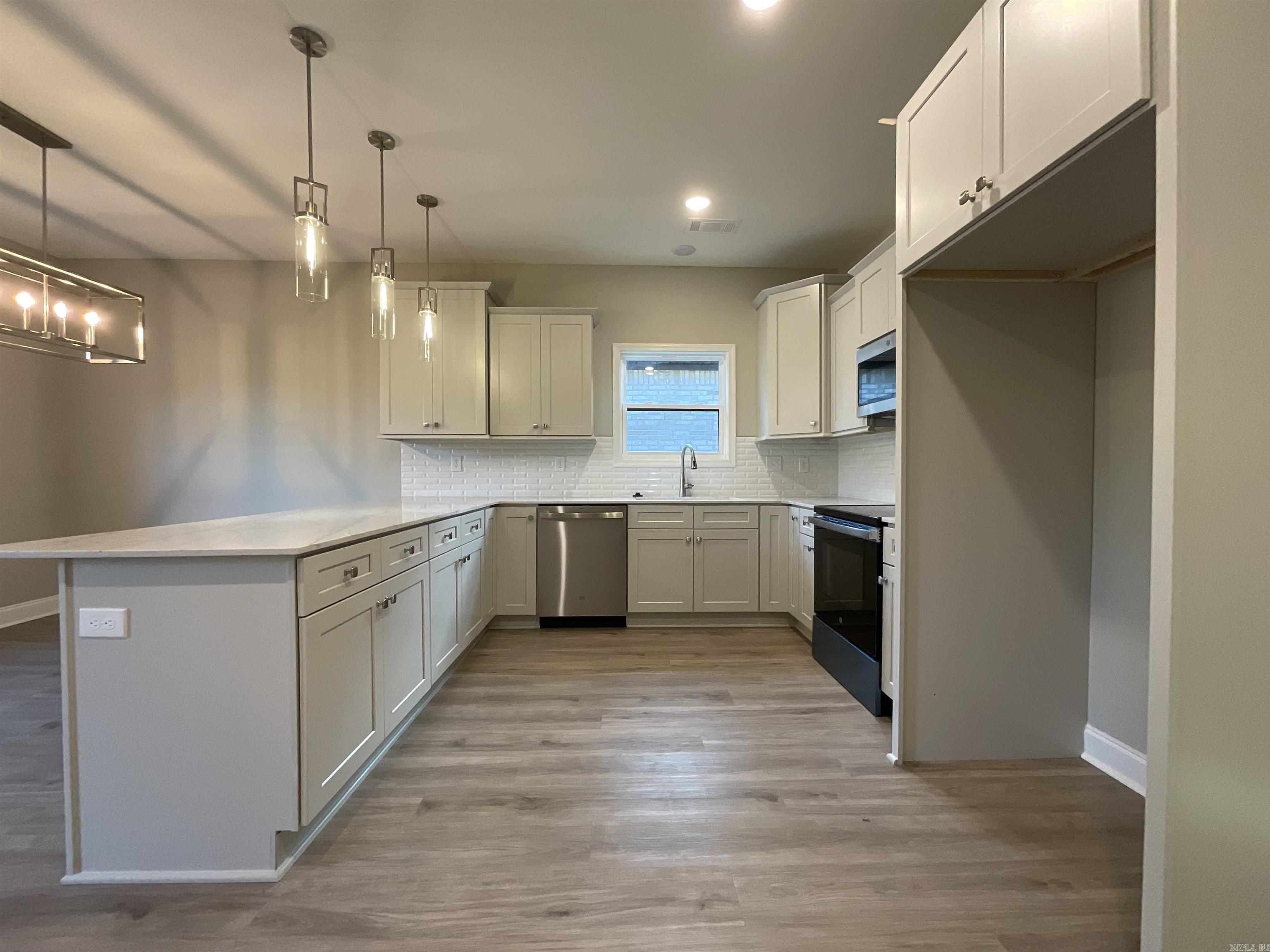 1007 N Jeff Davis  Jacksonville, AR