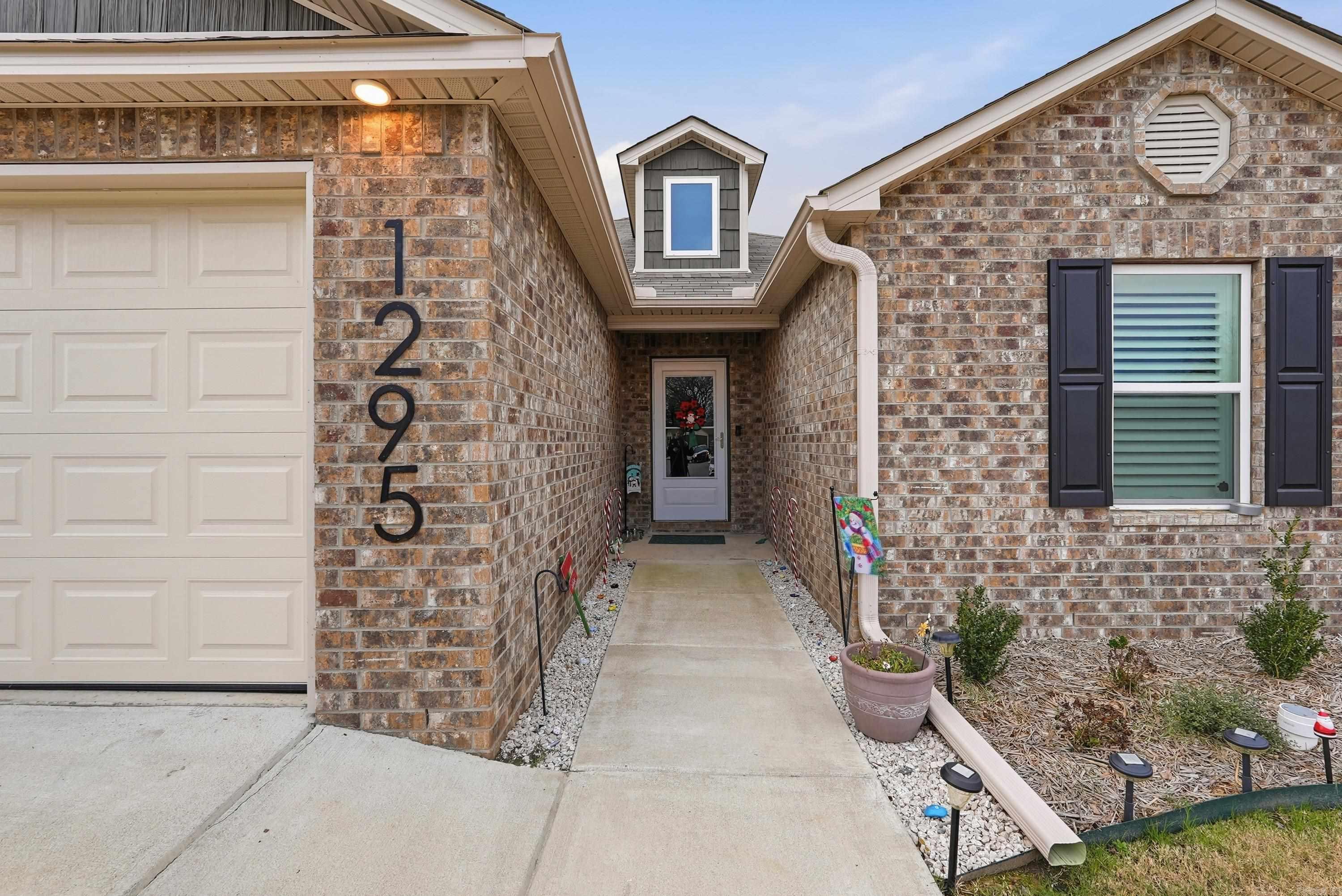 1295 AGOGO  Conway, AR