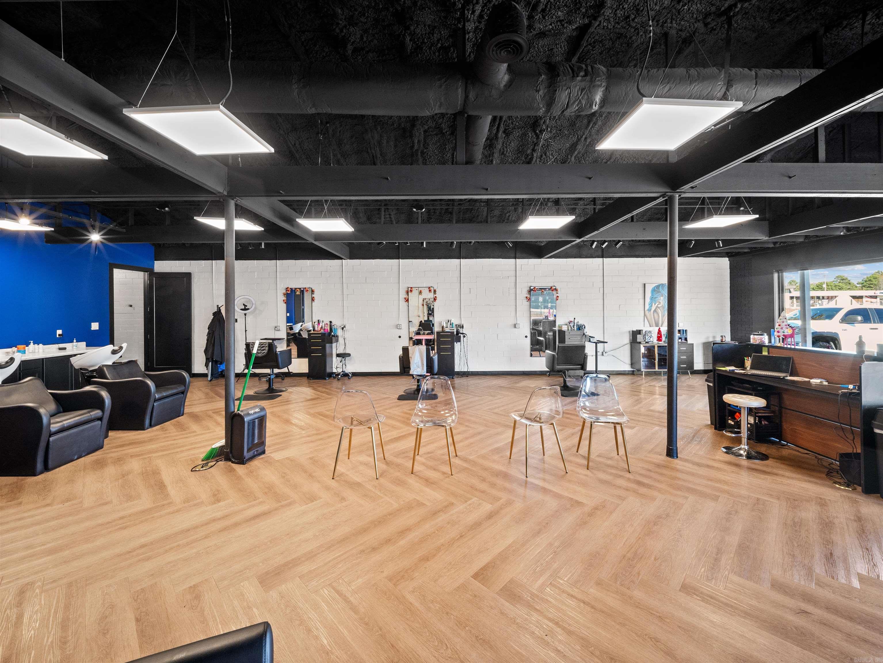 18008 I-30 N 2200 Old congo  Benton, AR