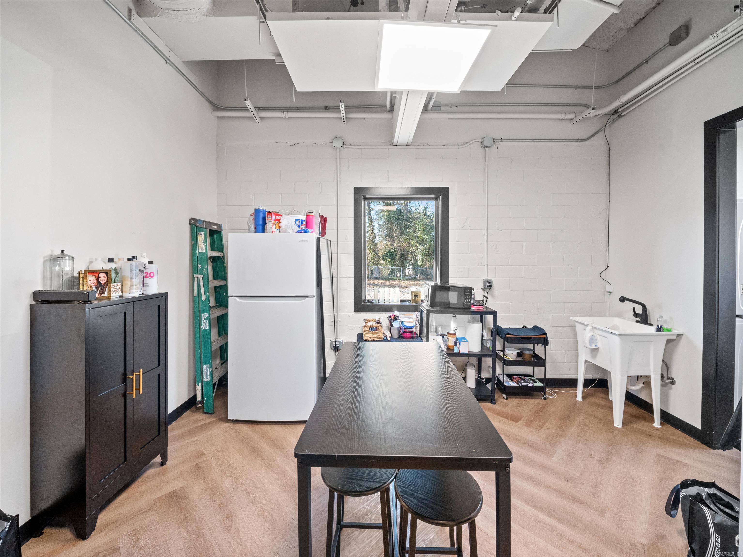 18008 I-30 N 2200 Old congo  Benton, AR