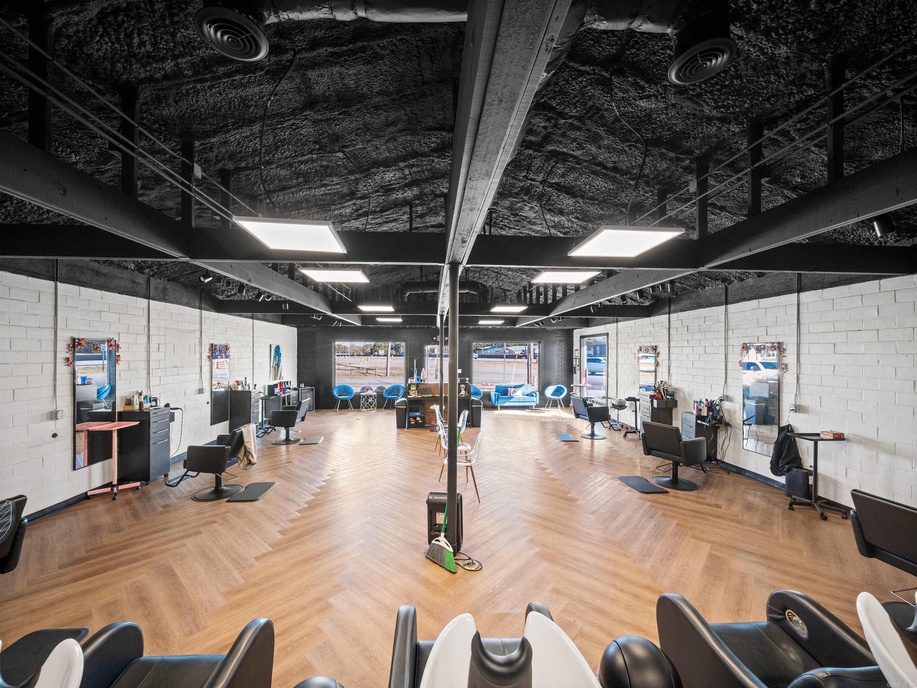 18008 I-30 N 2200 Old congo  Benton, AR