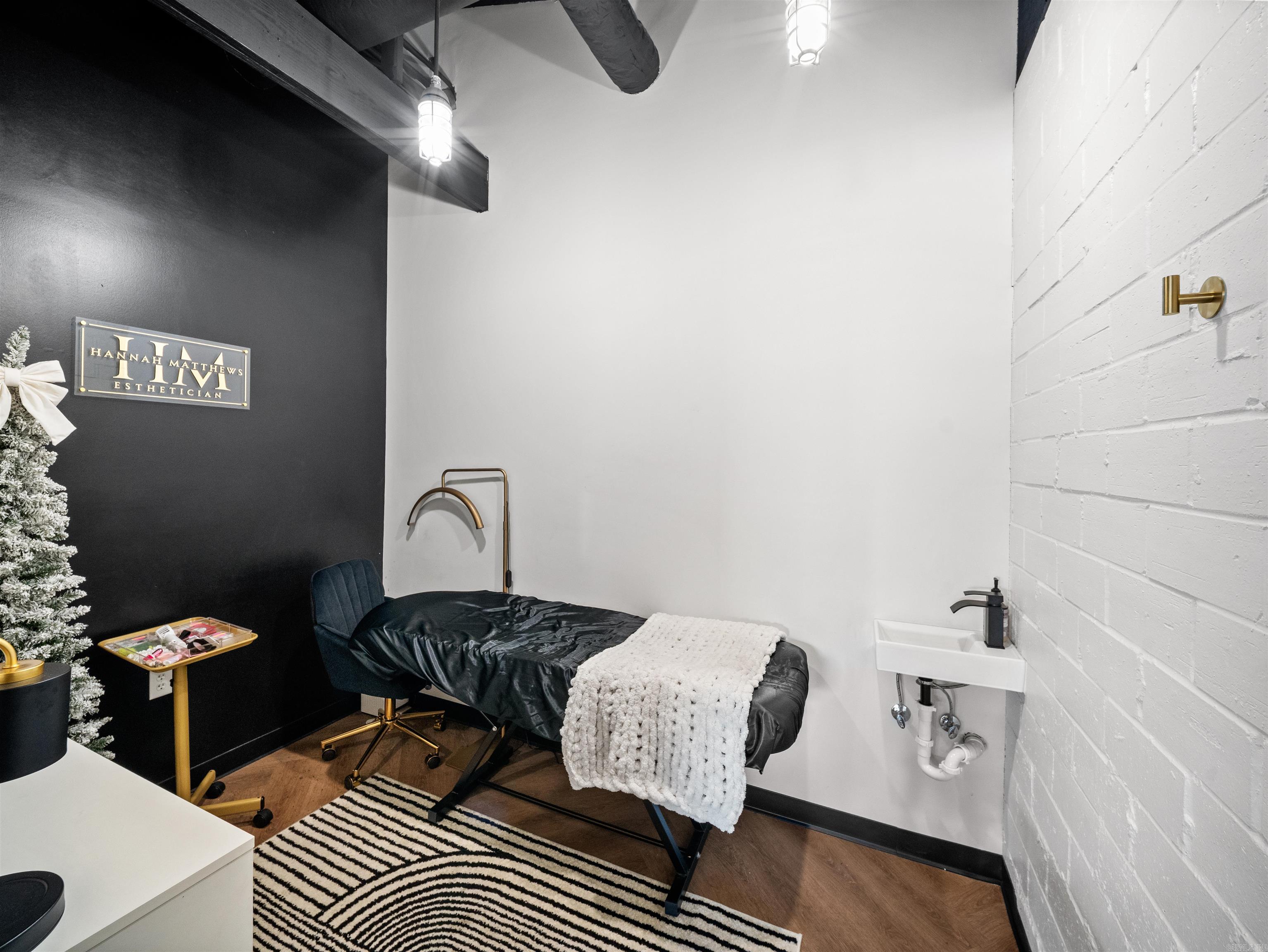 18008 I-30 N 2200 Old congo  Benton, AR