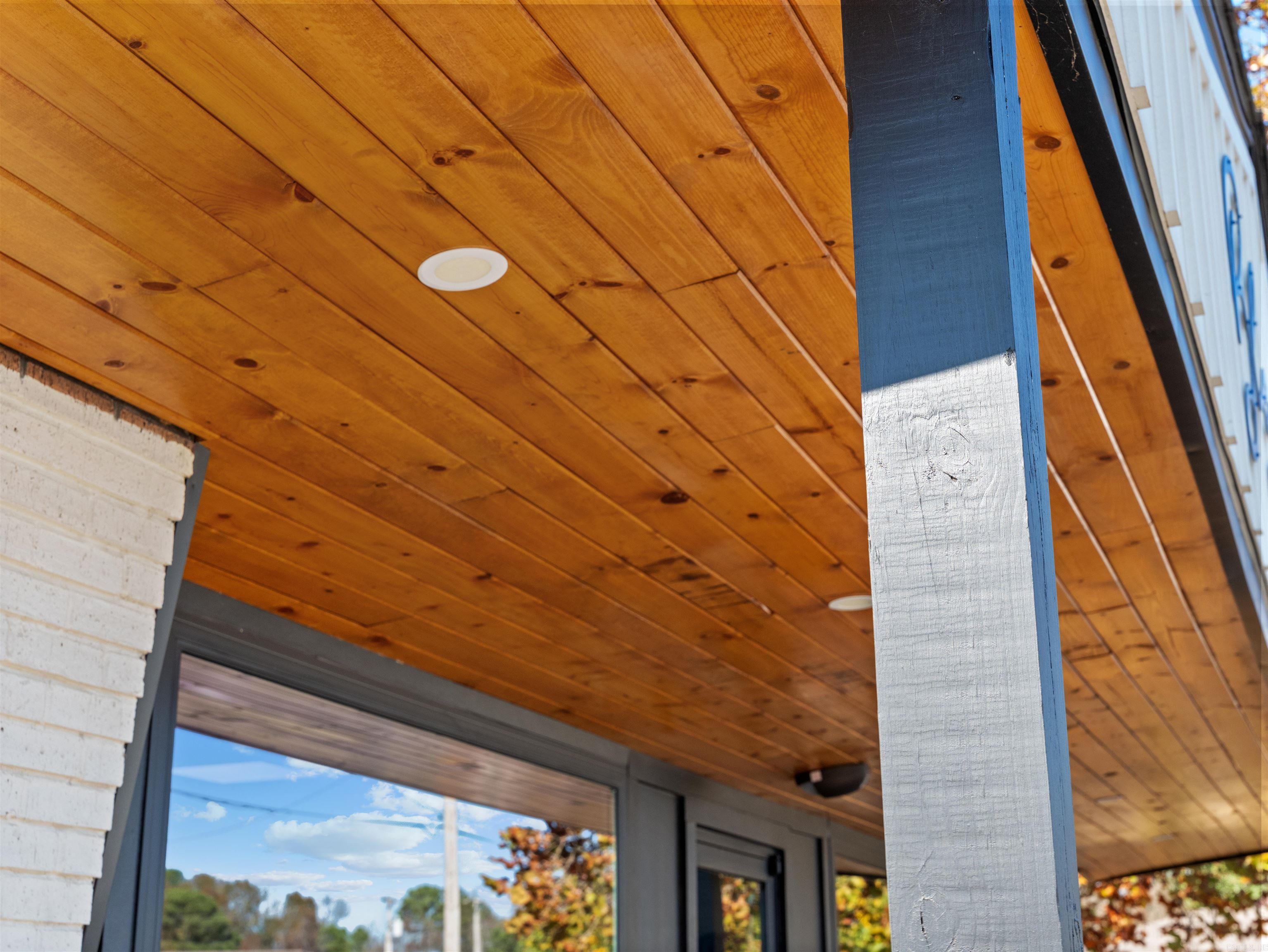 18008 I-30 N 2200 Old congo  Benton, AR