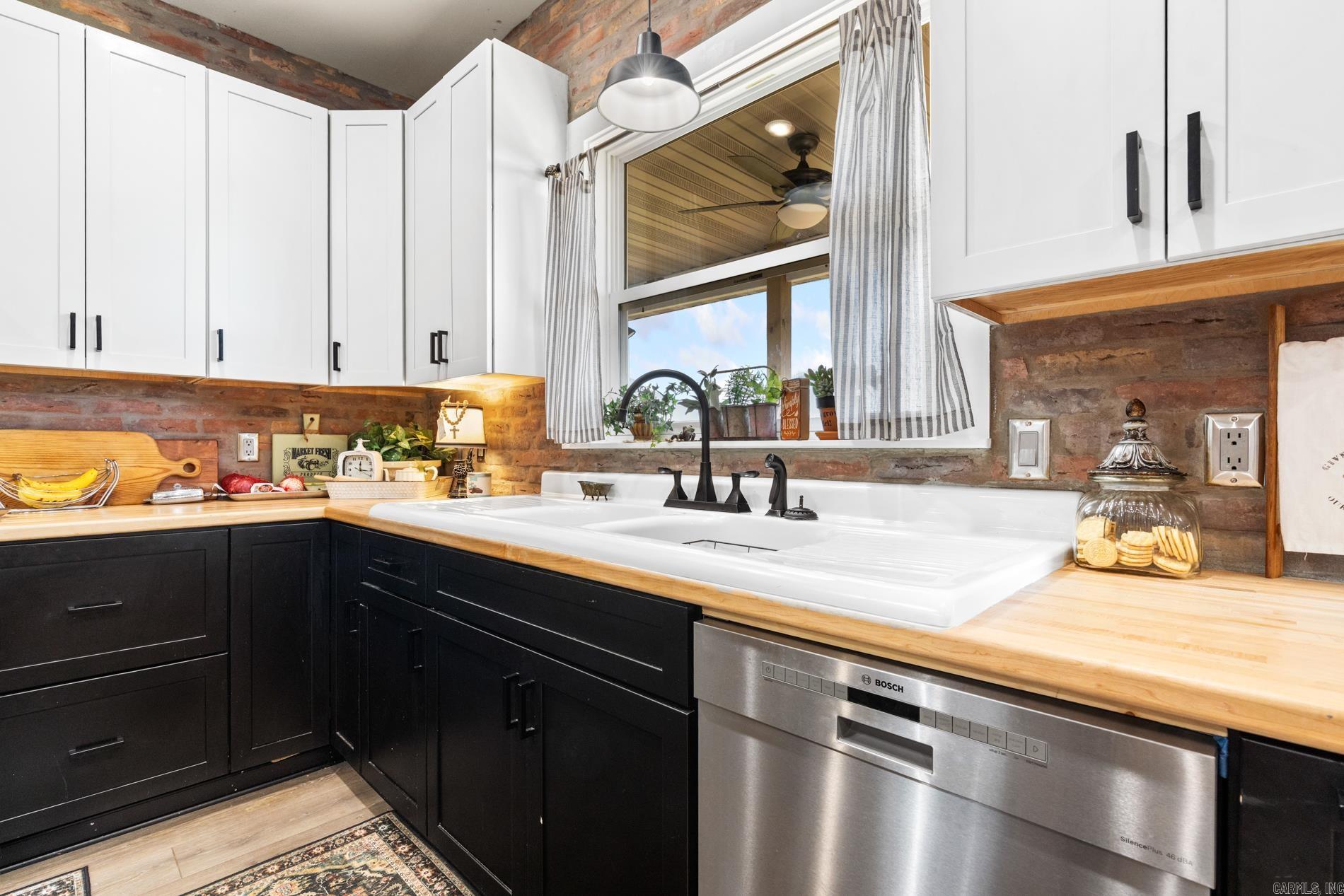 2935 MC 2027  Yellville, AR