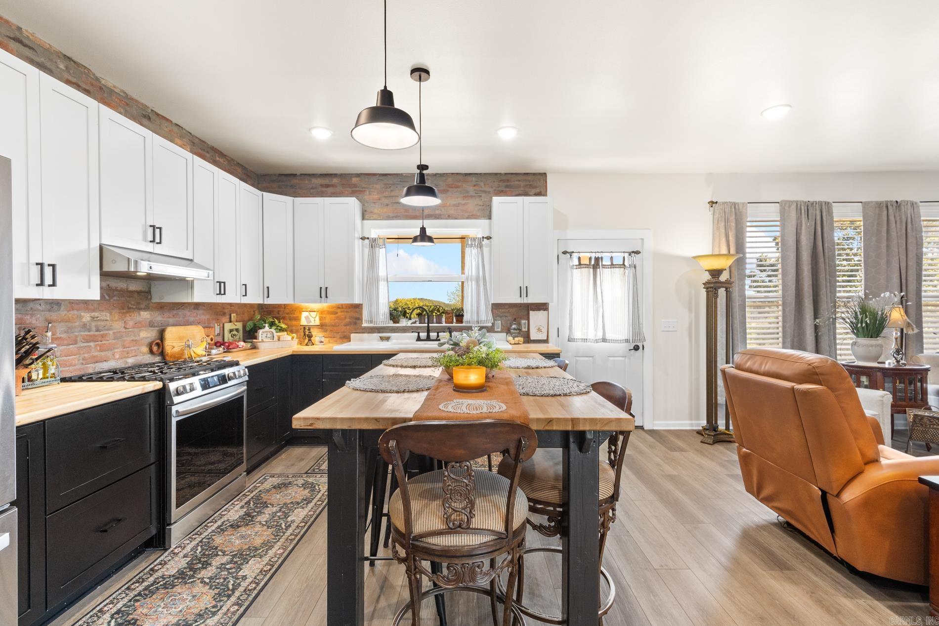 2935 MC 2027  Yellville, AR