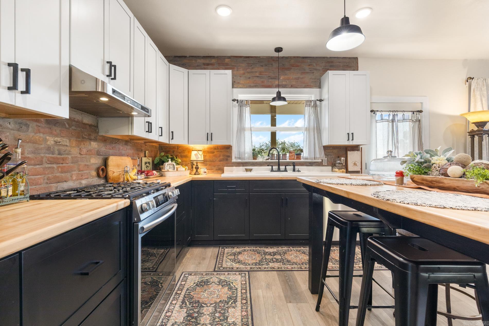 2935 MC 2027  Yellville, AR