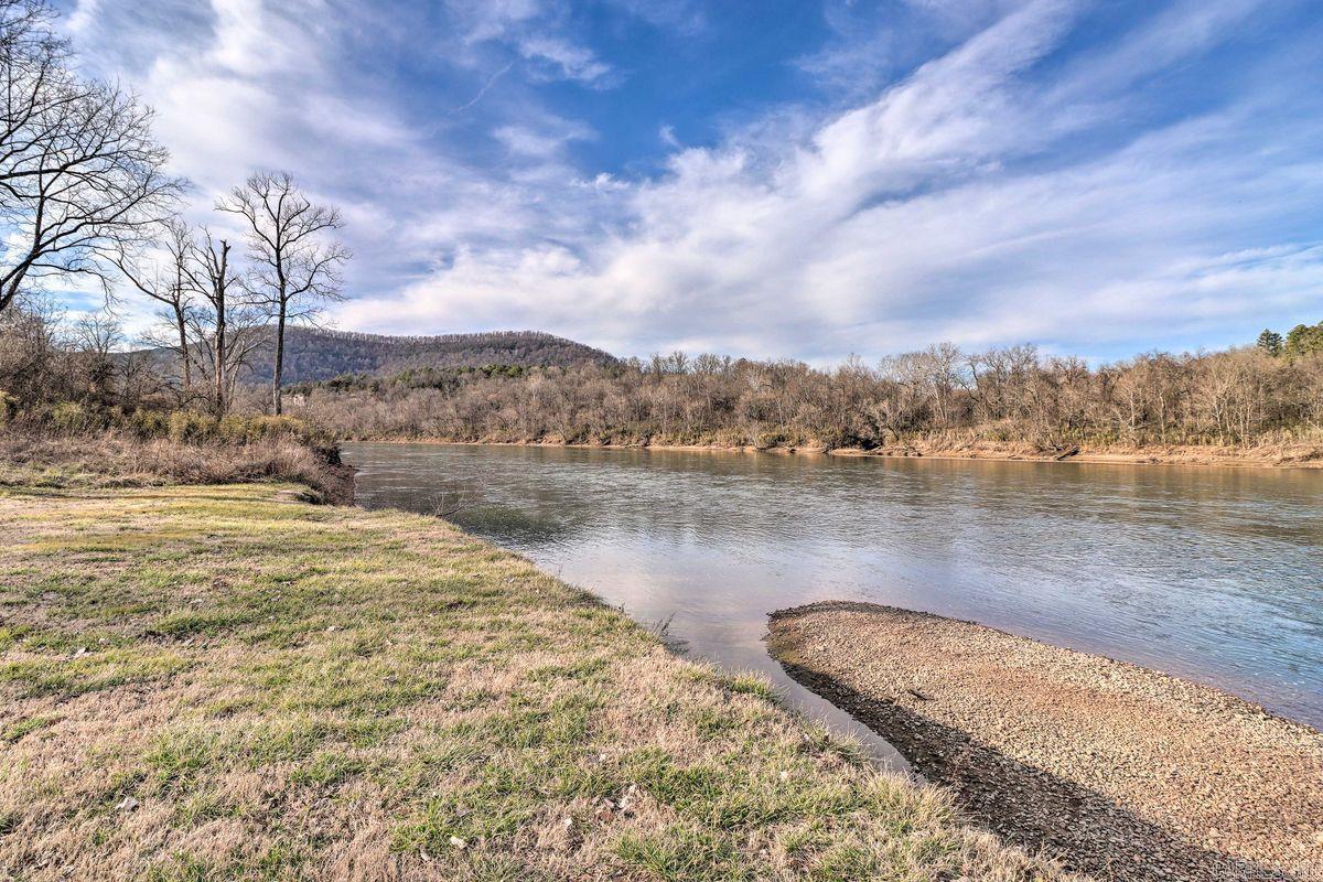 615 Ripplin Shoals Melbourne, AR 72556