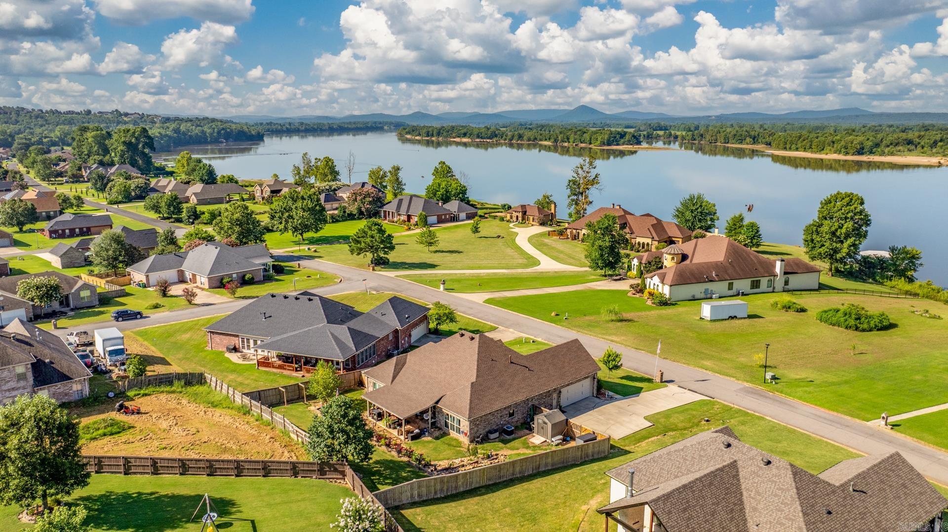 14 River Road Drive West