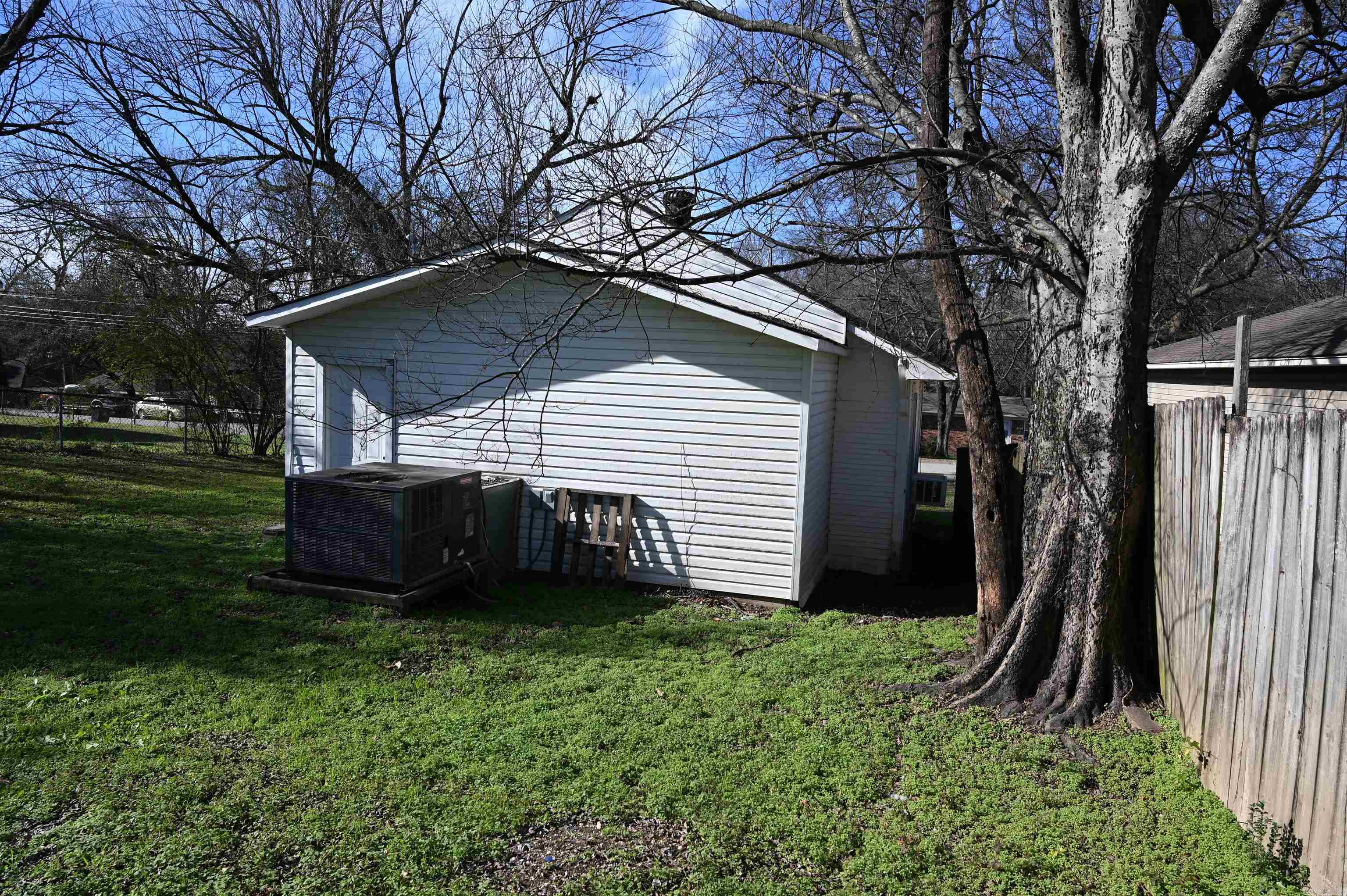 228 S Third  Benton, AR