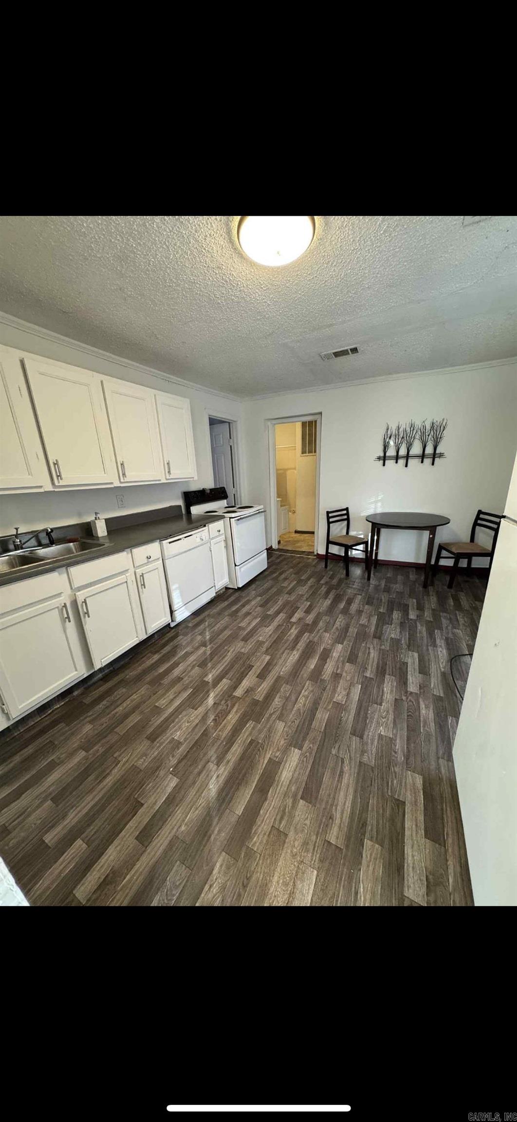 228 S Third  Benton, AR