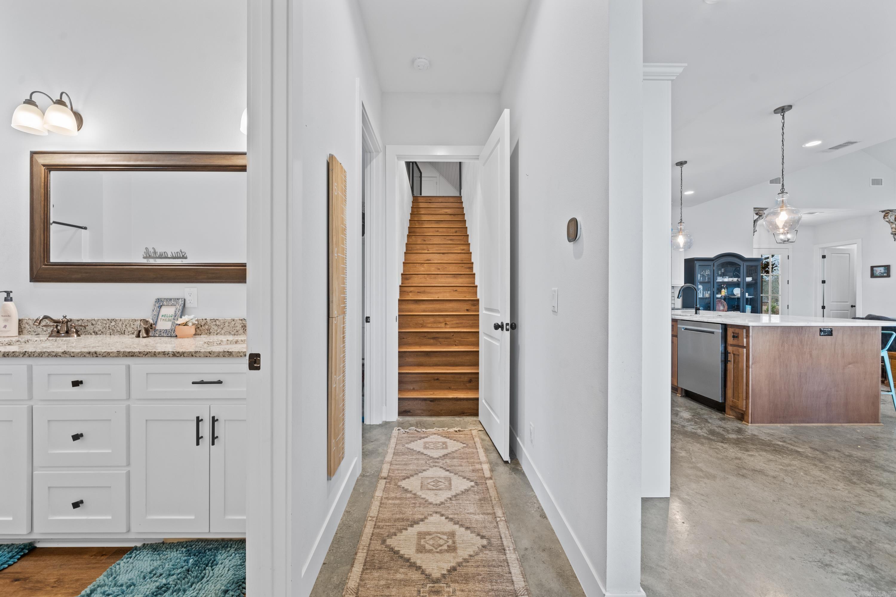 100 W Hawkview  Royal, AR