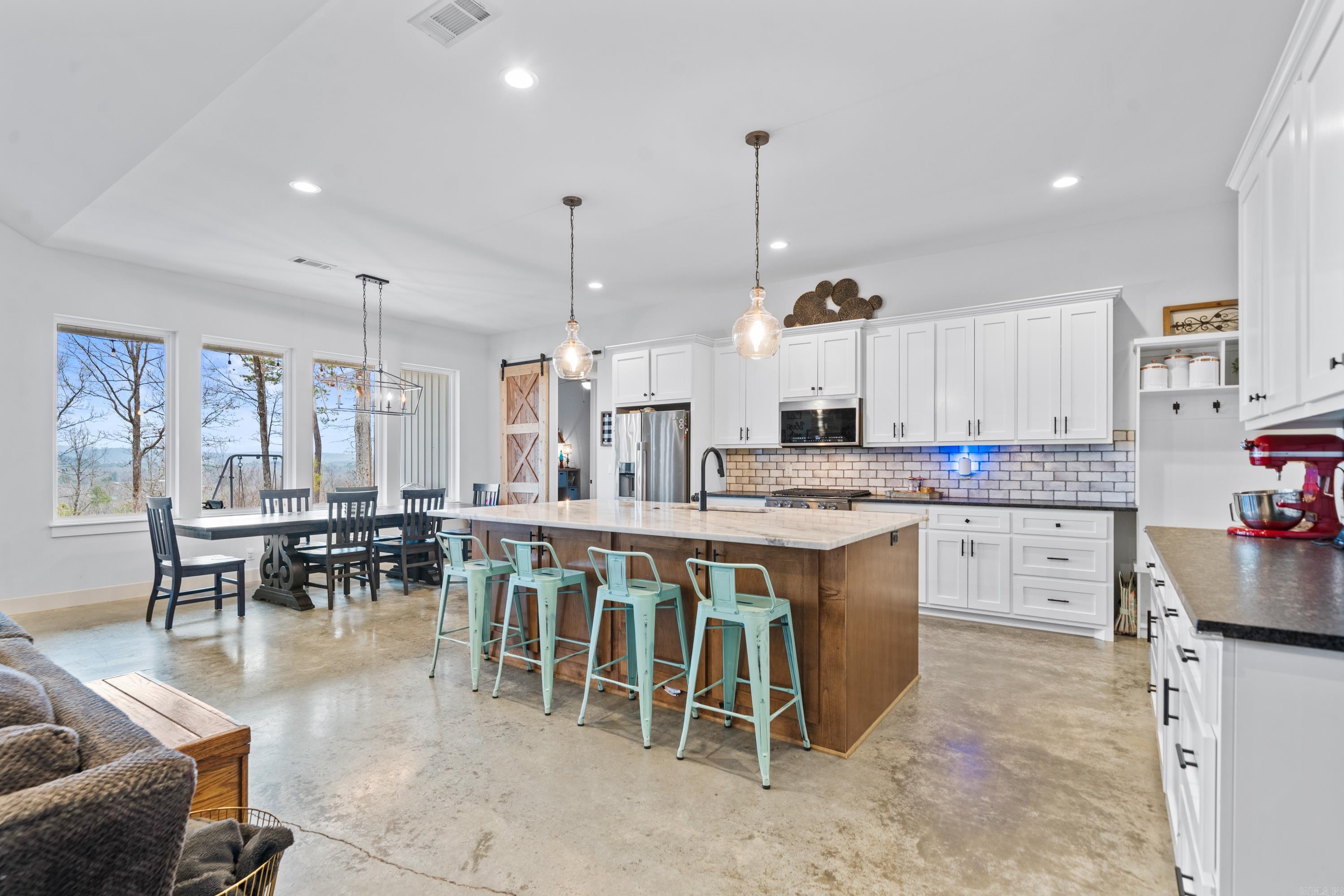 100 W Hawkview  Royal, AR