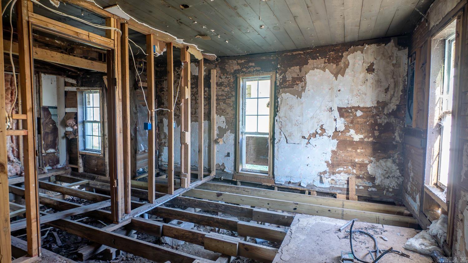 210 N Oak Street  Salem, AR