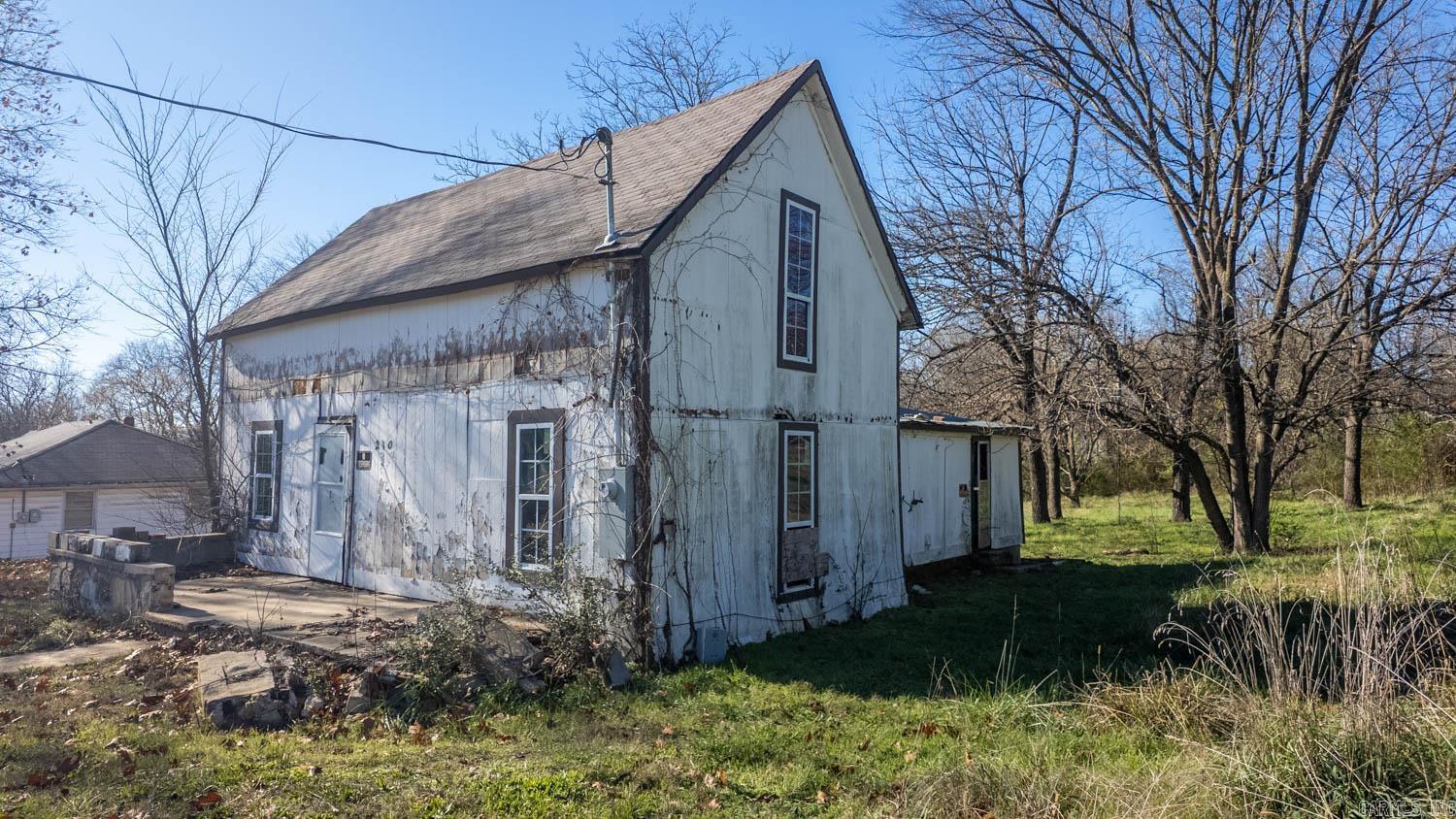 210 N Oak Street  Salem, AR