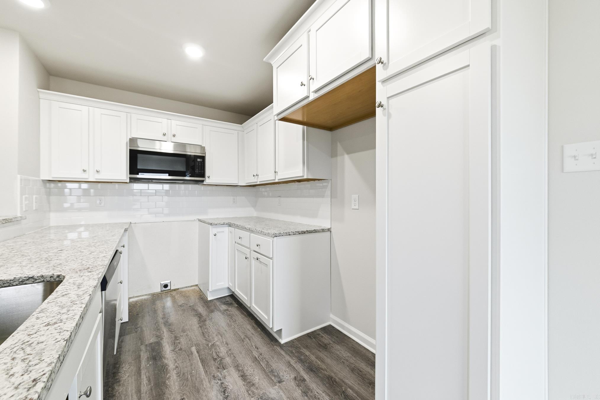 111 LLOYD HENDERSON Road Beebe, AR 72012