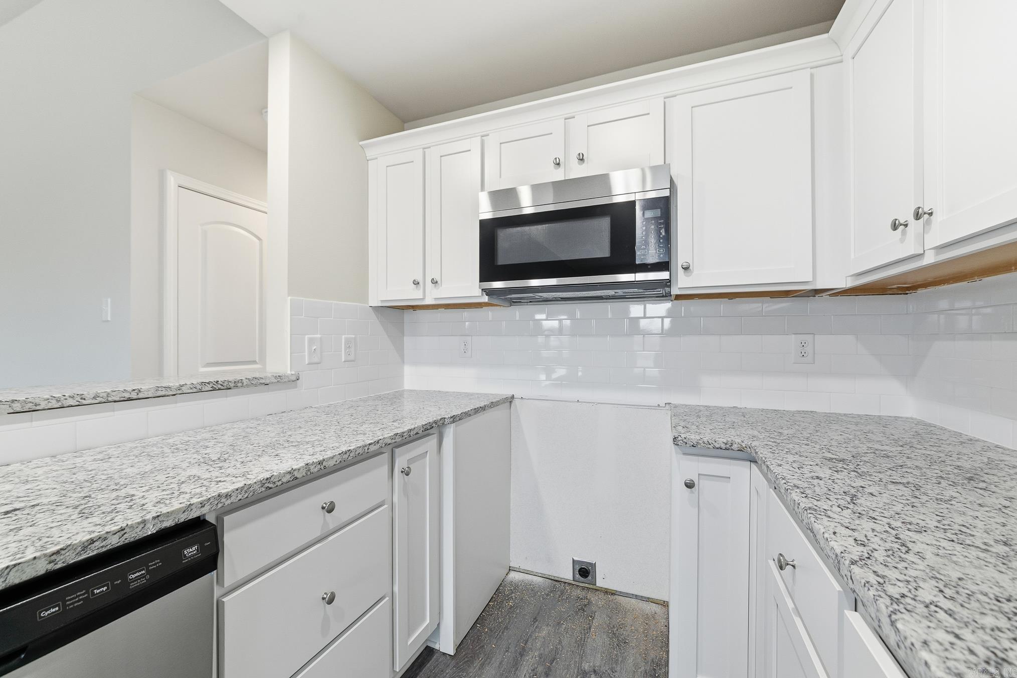 111 LLOYD HENDERSON Road Beebe, AR 72012