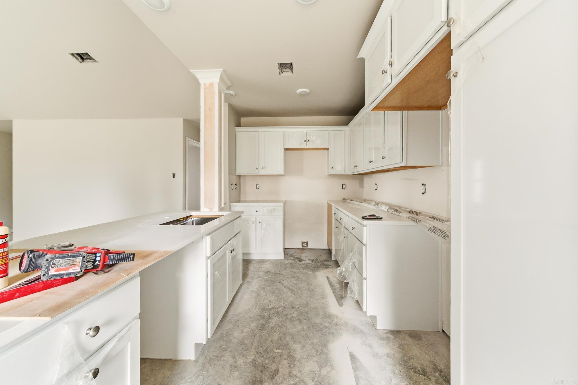 101 LLOYD HENDERSON  Beebe, AR