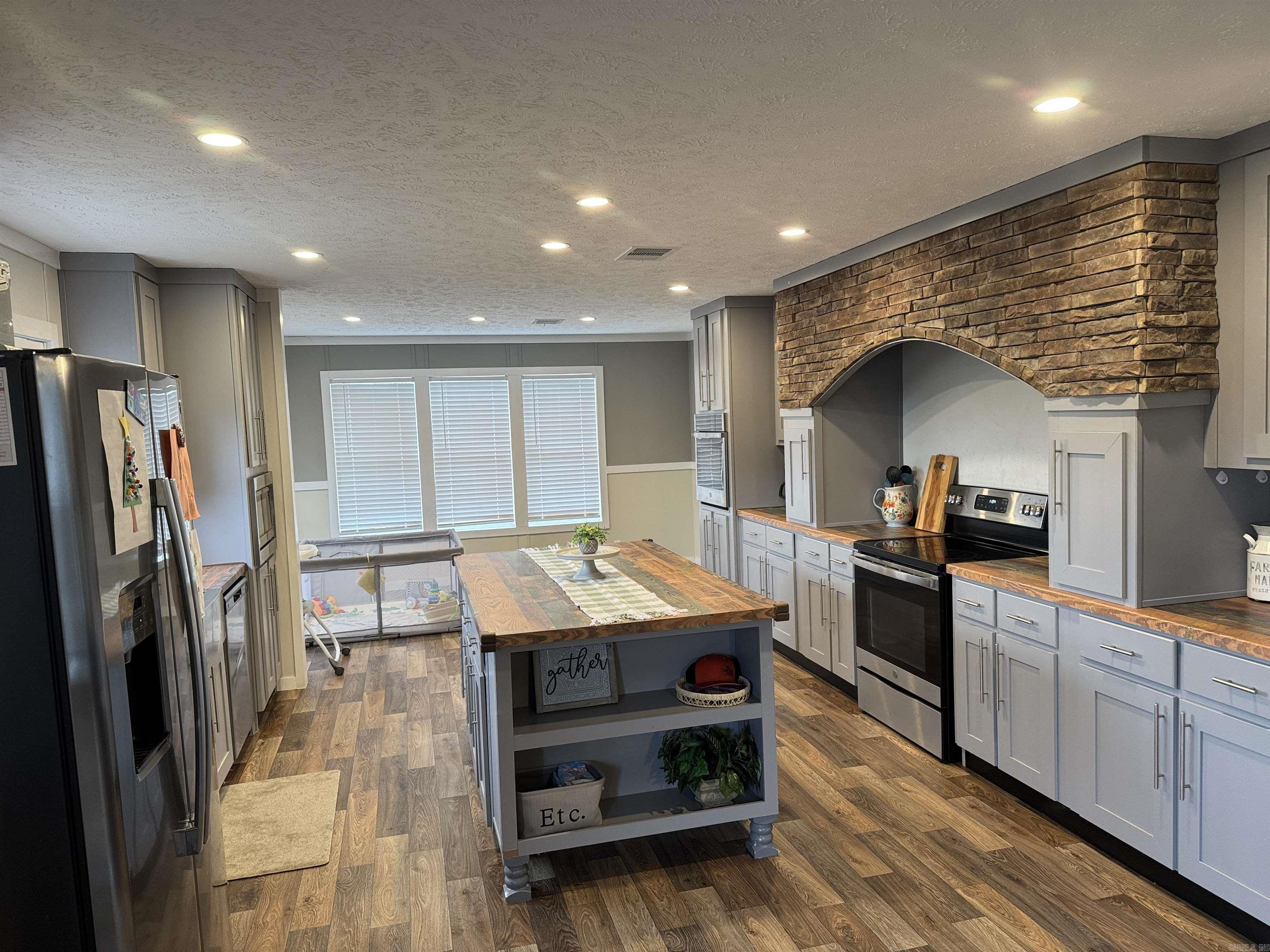 1224 Fox Chase  Greers Ferry, AR