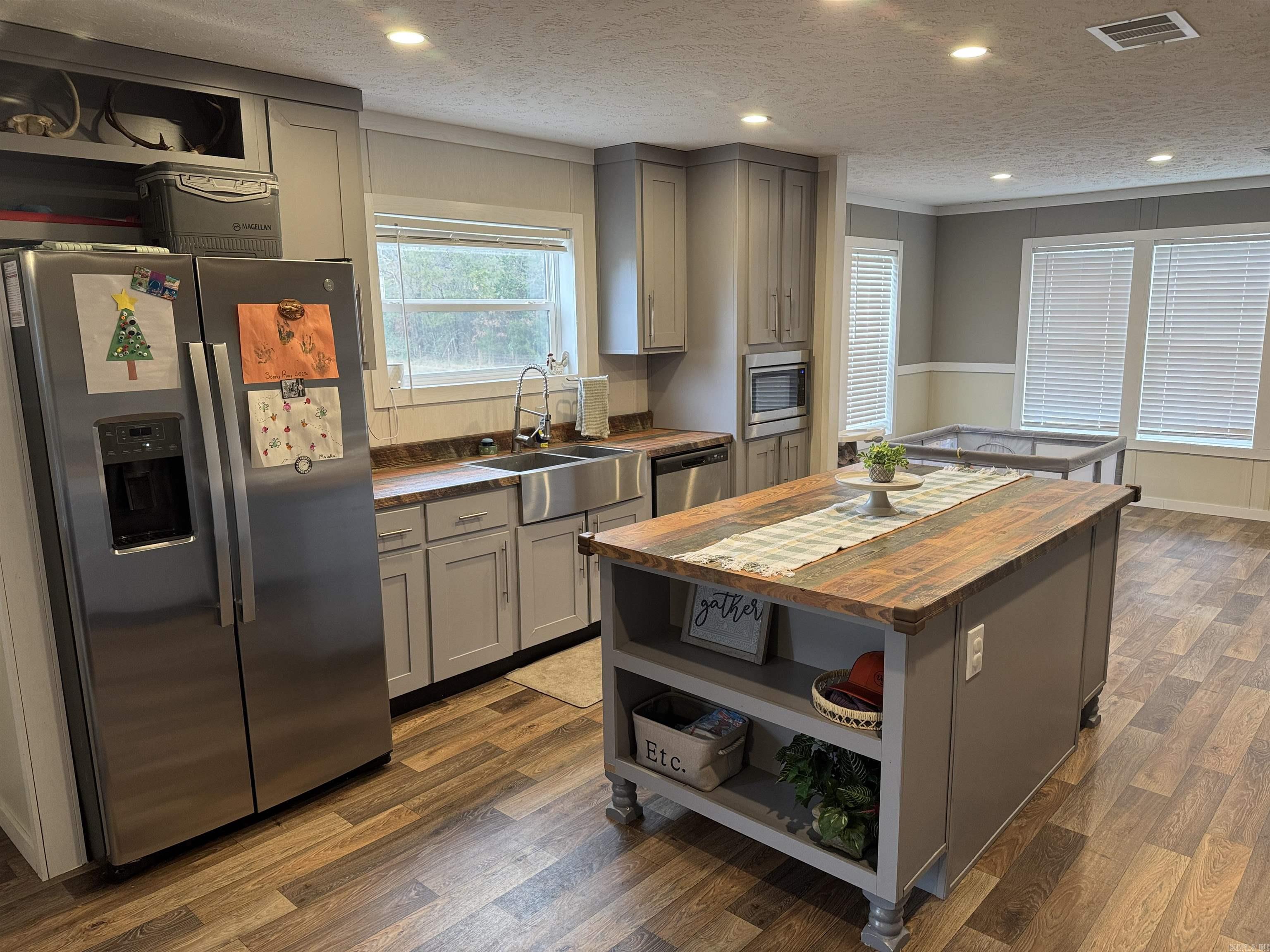 1224 Fox Chase  Greers Ferry, AR