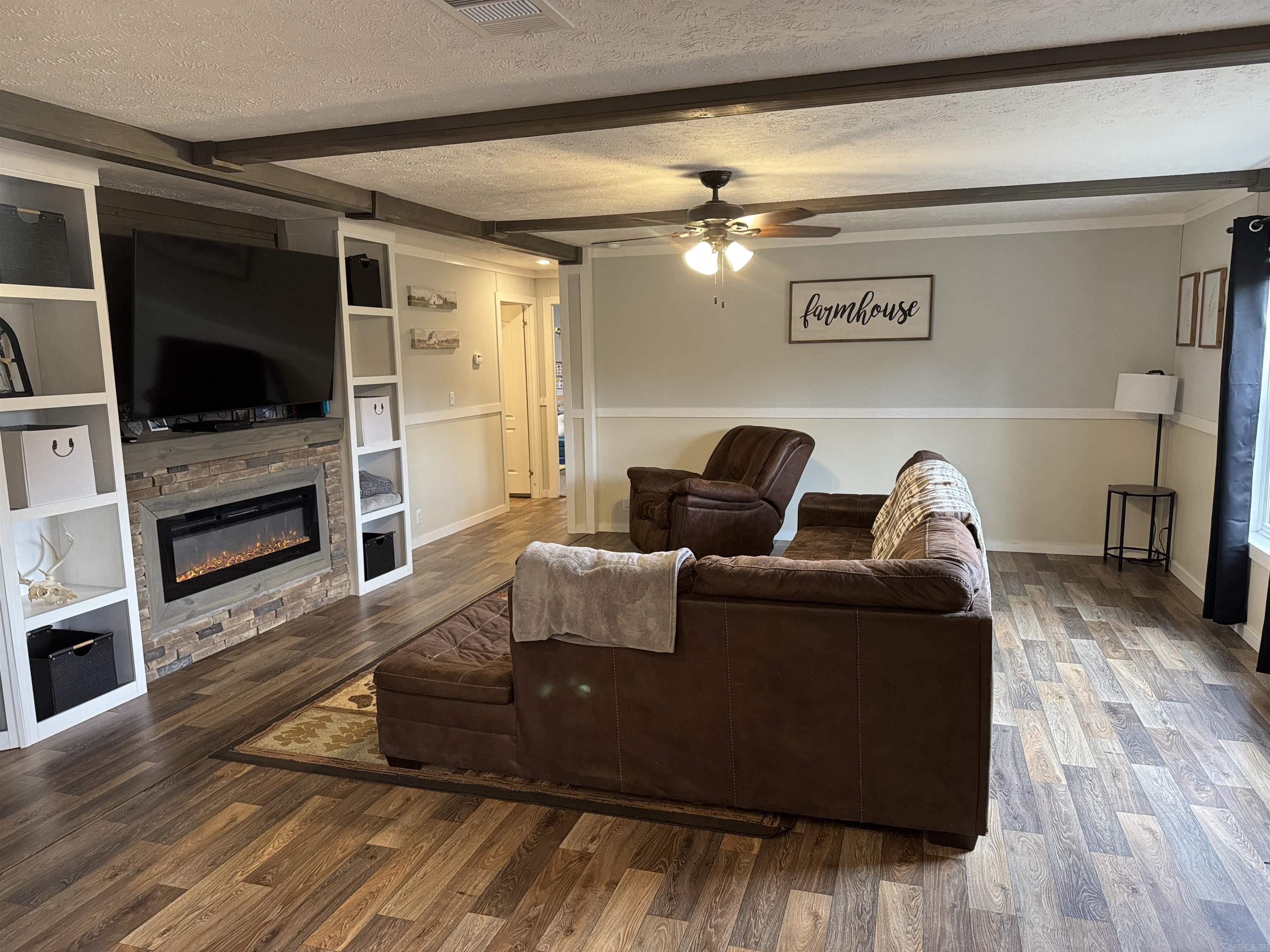 1224 Fox Chase  Greers Ferry, AR