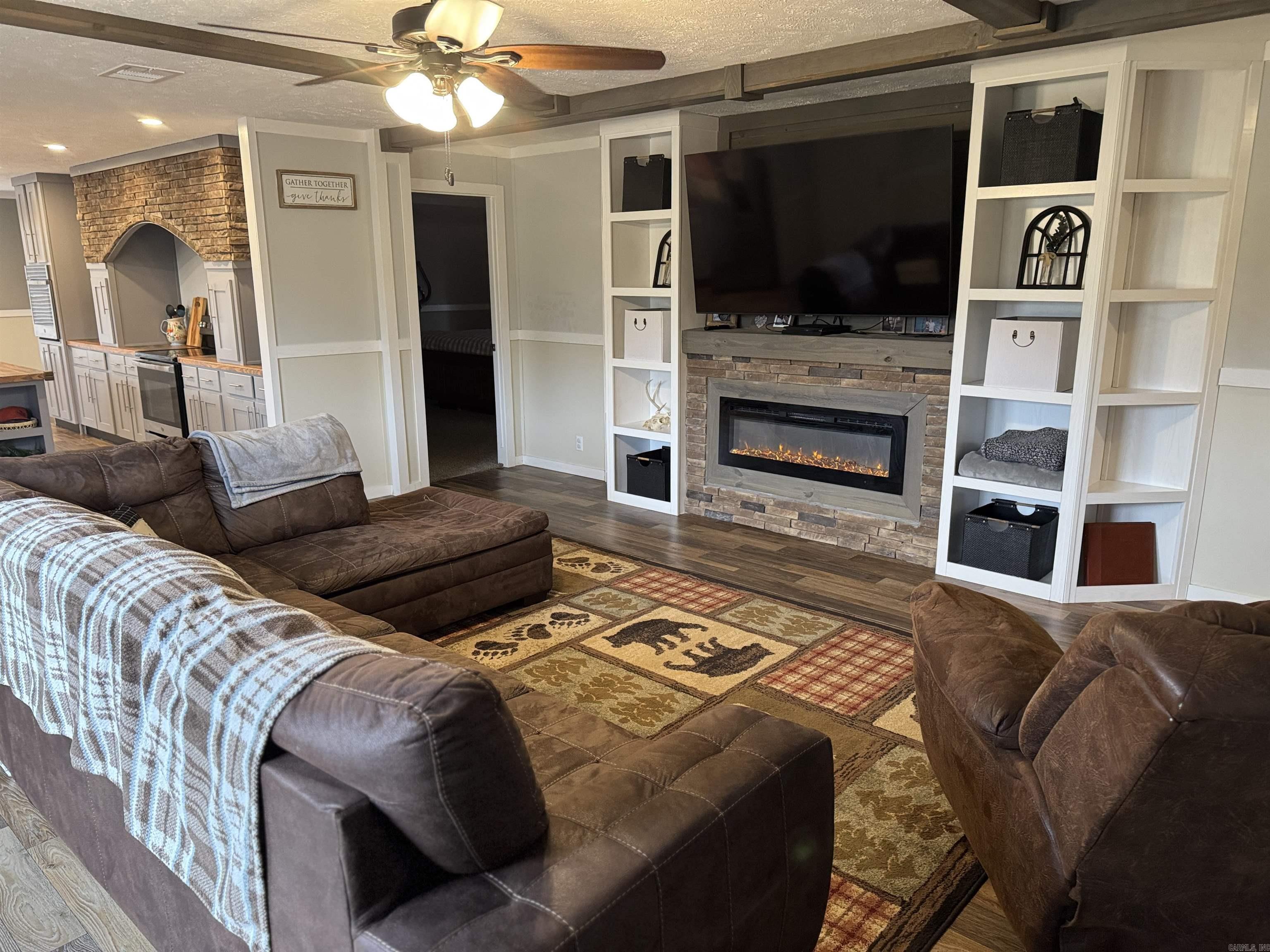 1224 Fox Chase  Greers Ferry, AR