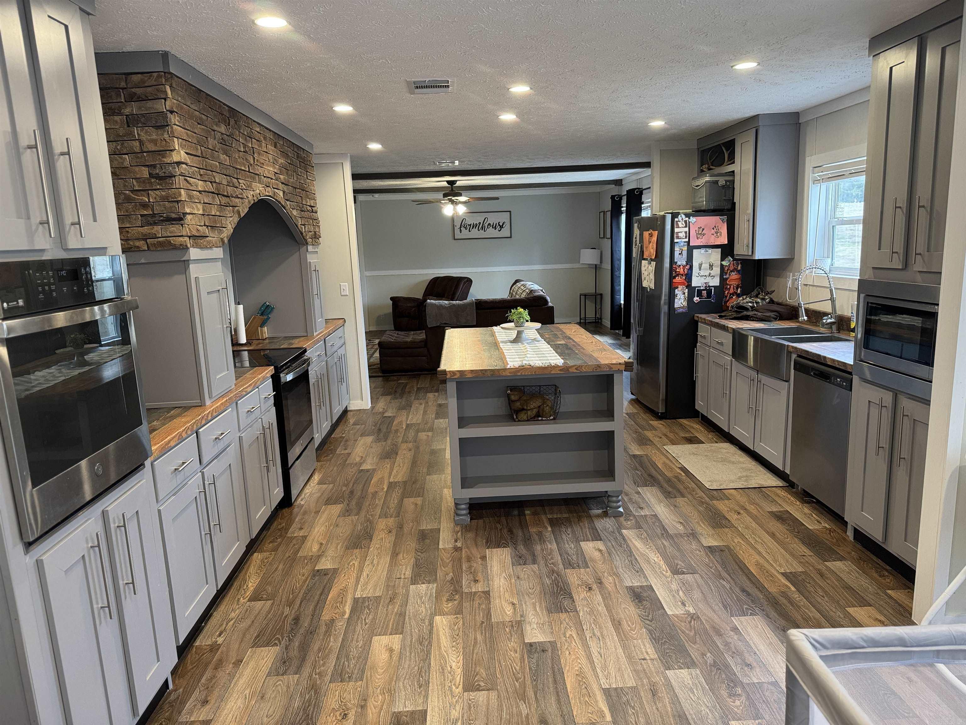 1224 Fox Chase  Greers Ferry, AR