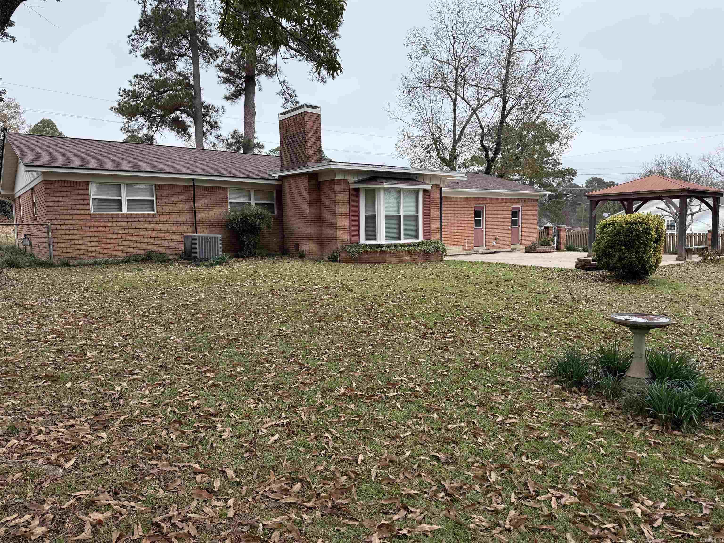 1001 W Johnson  Nashville, AR