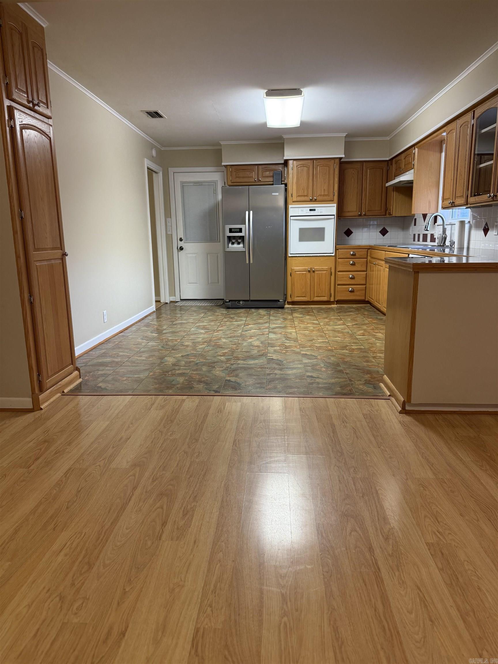 1001 W Johnson  Nashville, AR