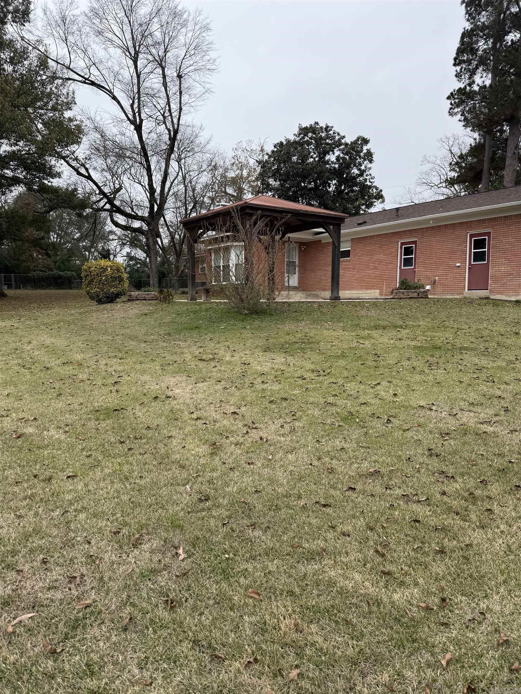 1001 W Johnson  Nashville, AR