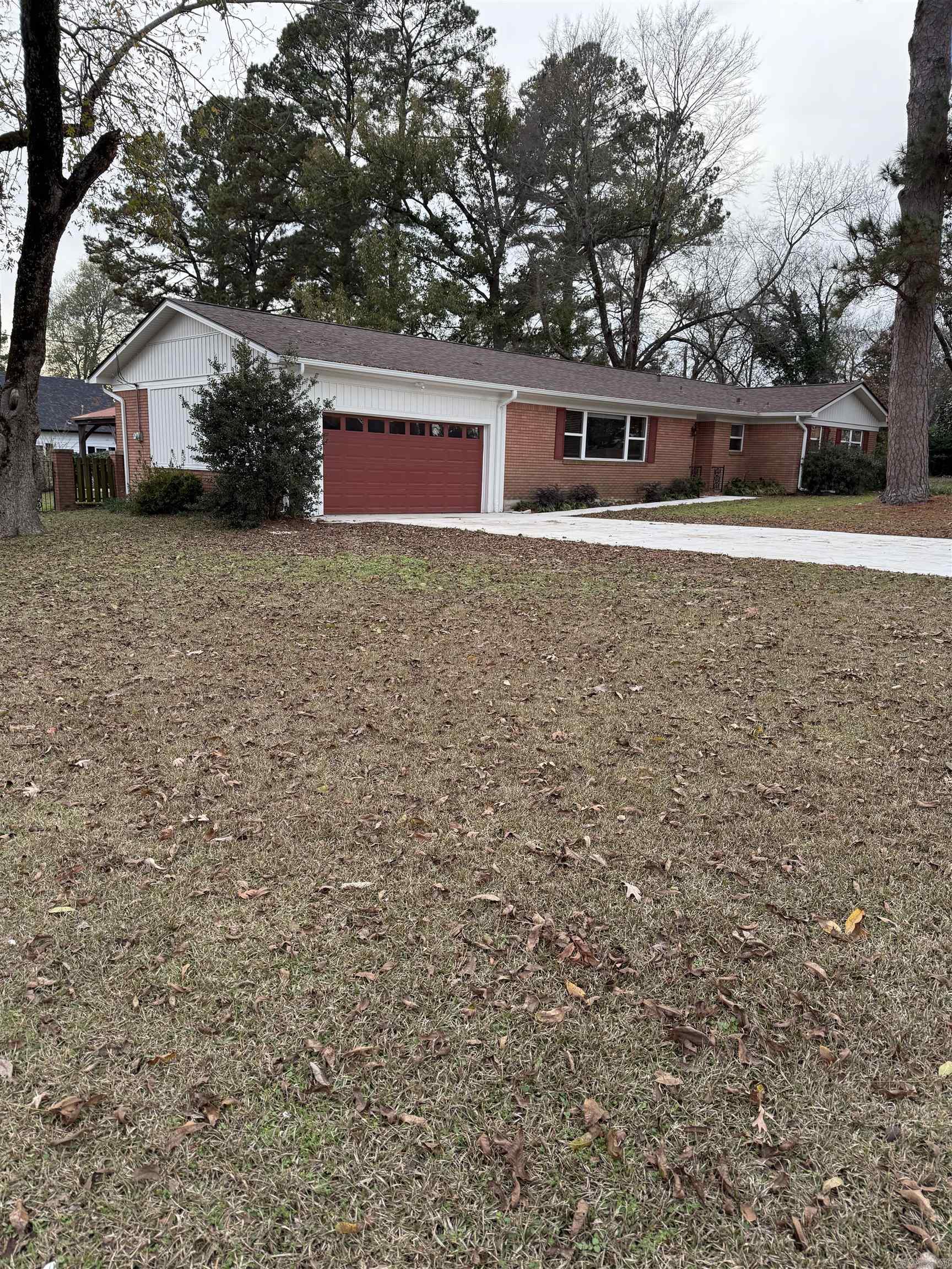 1001 W Johnson  Nashville, AR